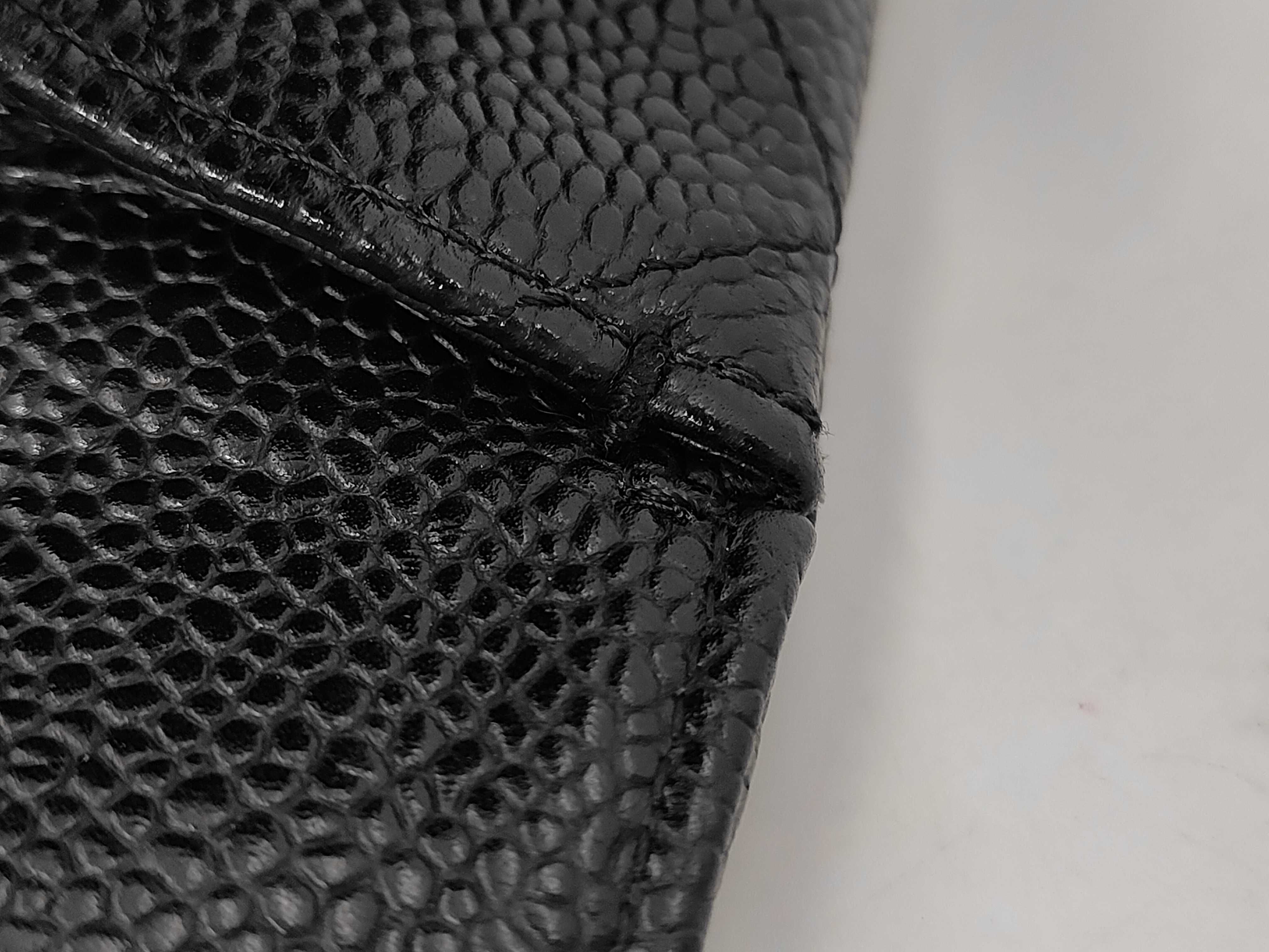 Caviar Chain Shoulder Bag — view 9