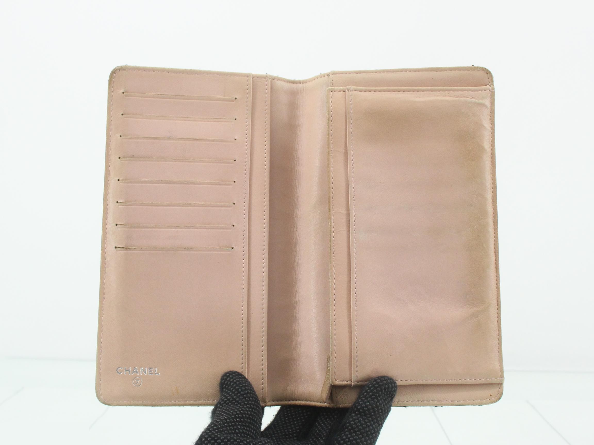 Matelassé Coco Mark Bi-fold Long Wallet — view 4
