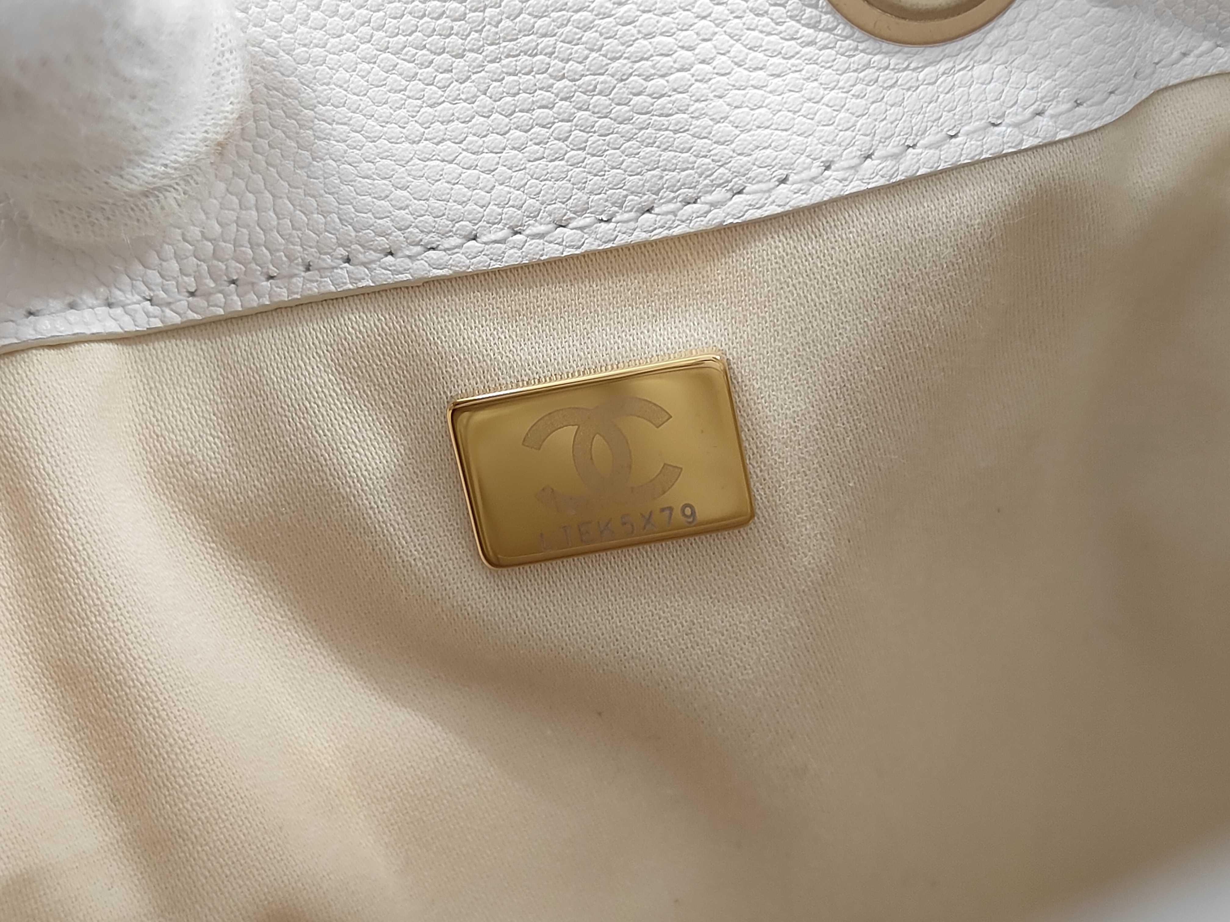 Caviar Skin 25 Small White Shoulder Bag — view 11