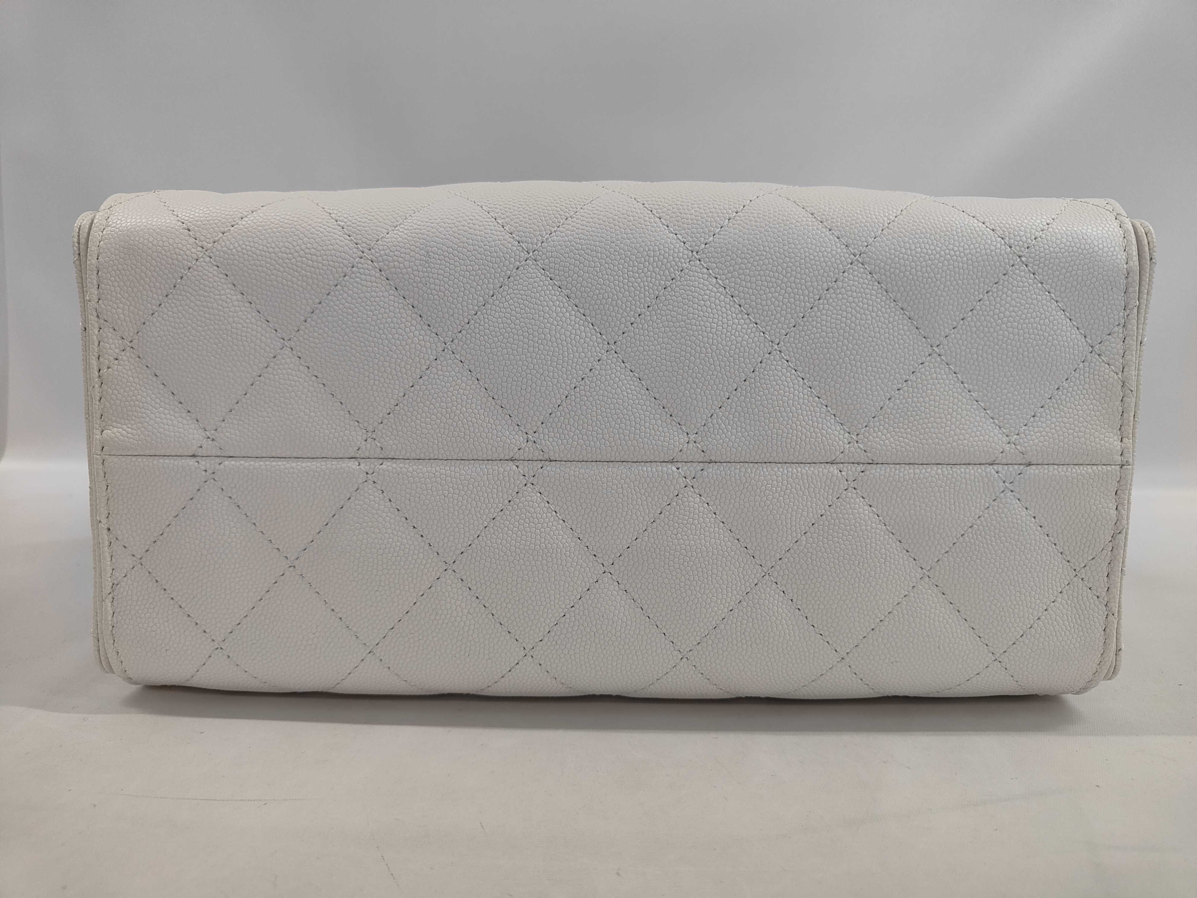 Caviar Skin 25 Small White Shoulder Bag — view 3