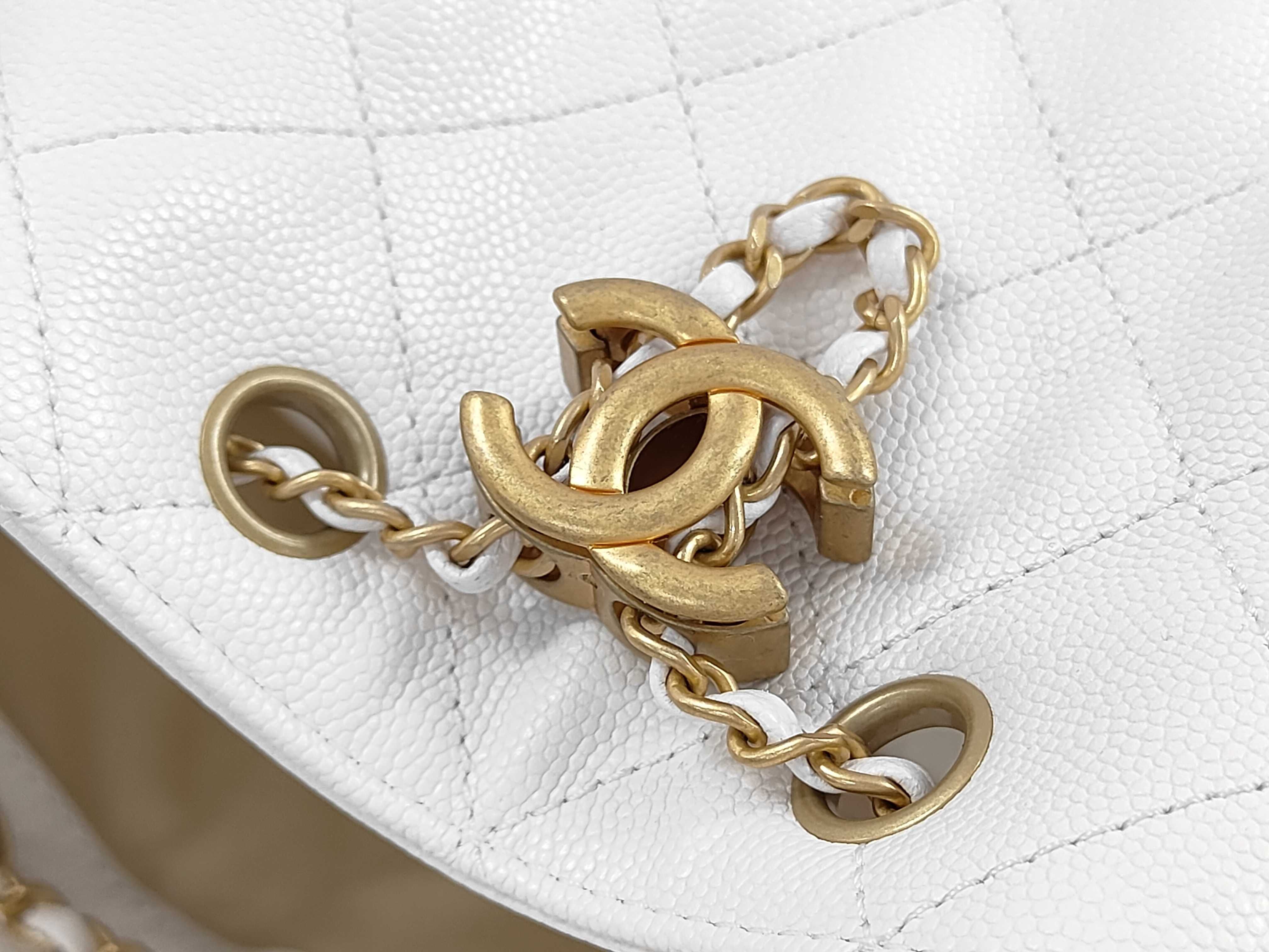 Caviar Skin 25 Small White Shoulder Bag — view 7