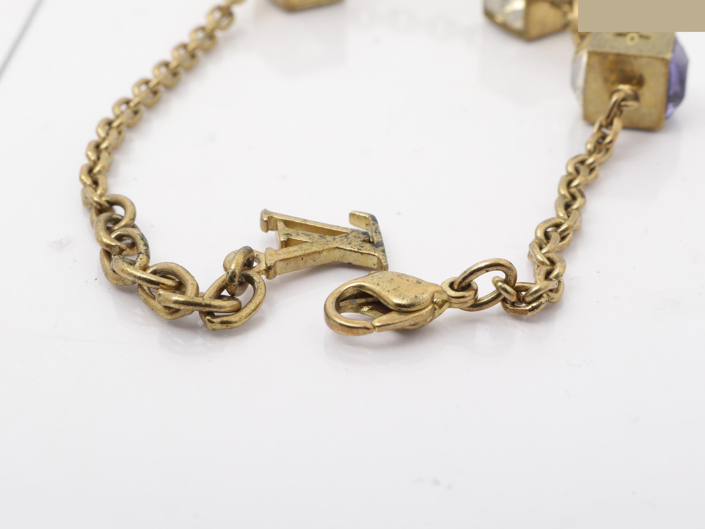 charm — view 3