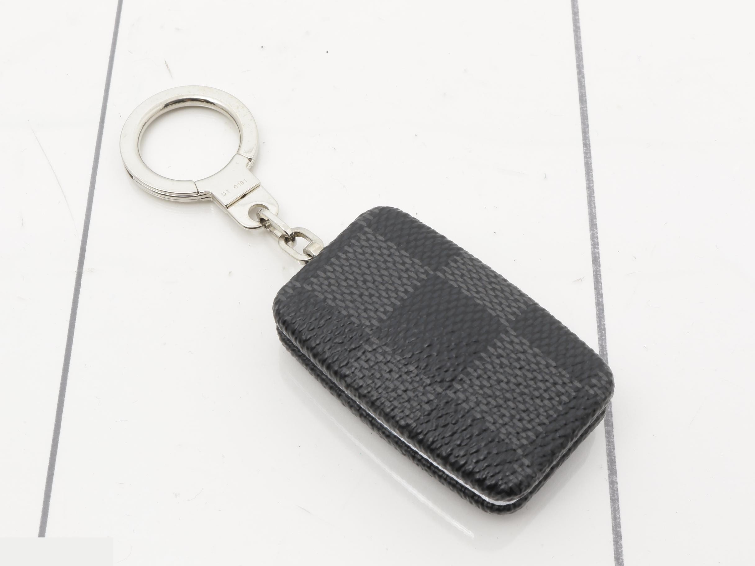 Damier Graphite Astropil Keyring M66123 — view 2