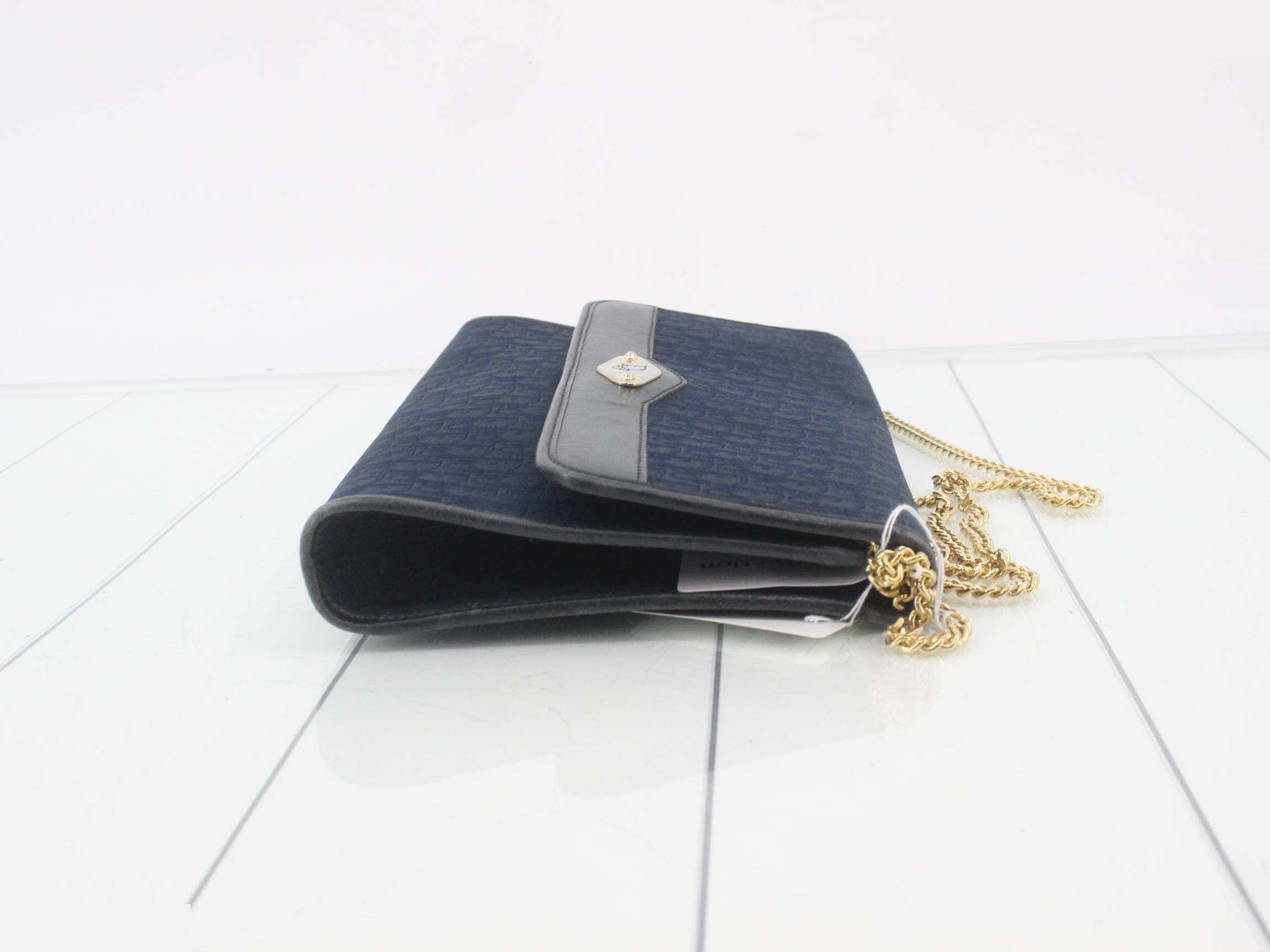 handbag — view 3