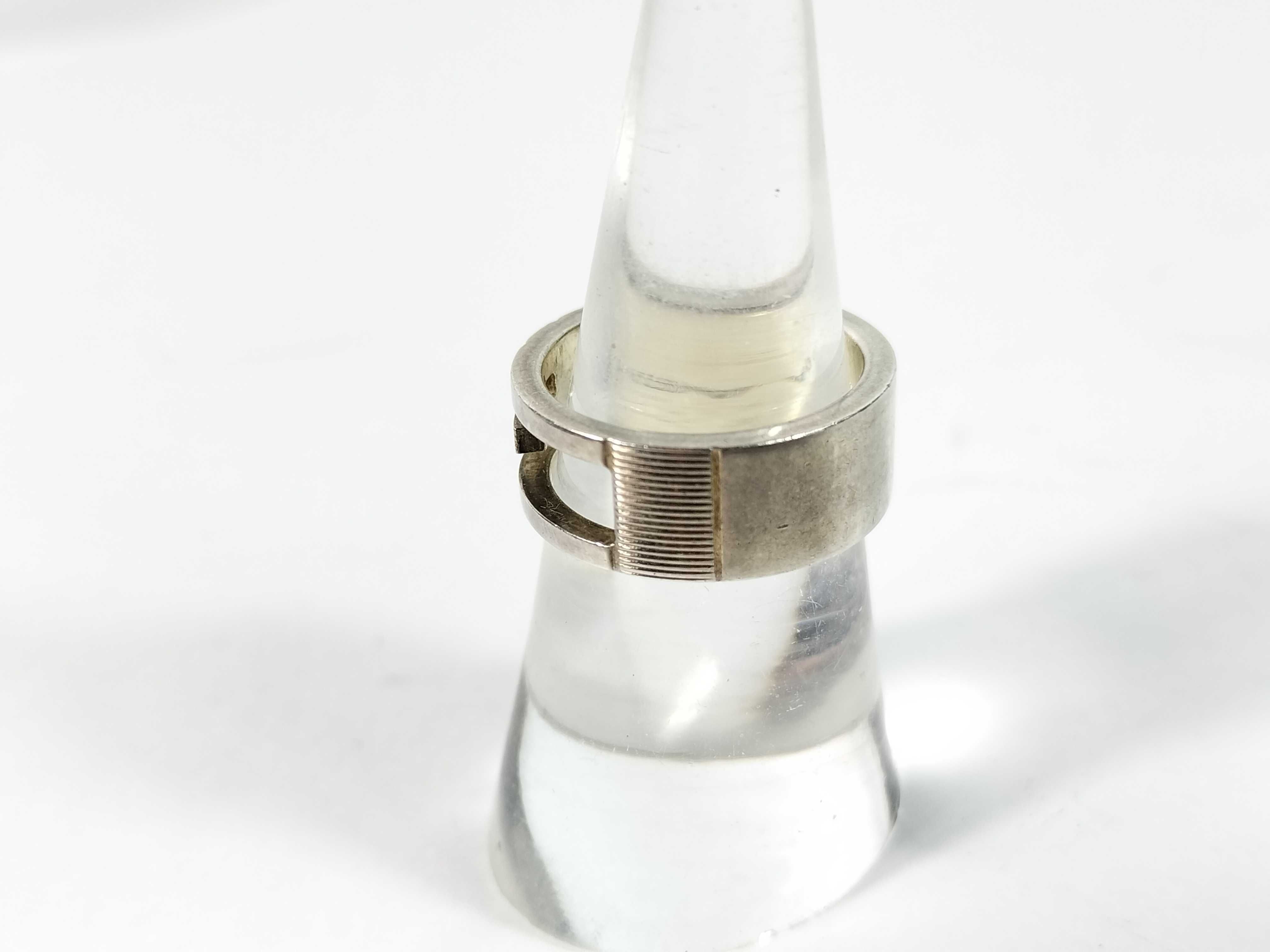 Ring / SV Ring — view 2