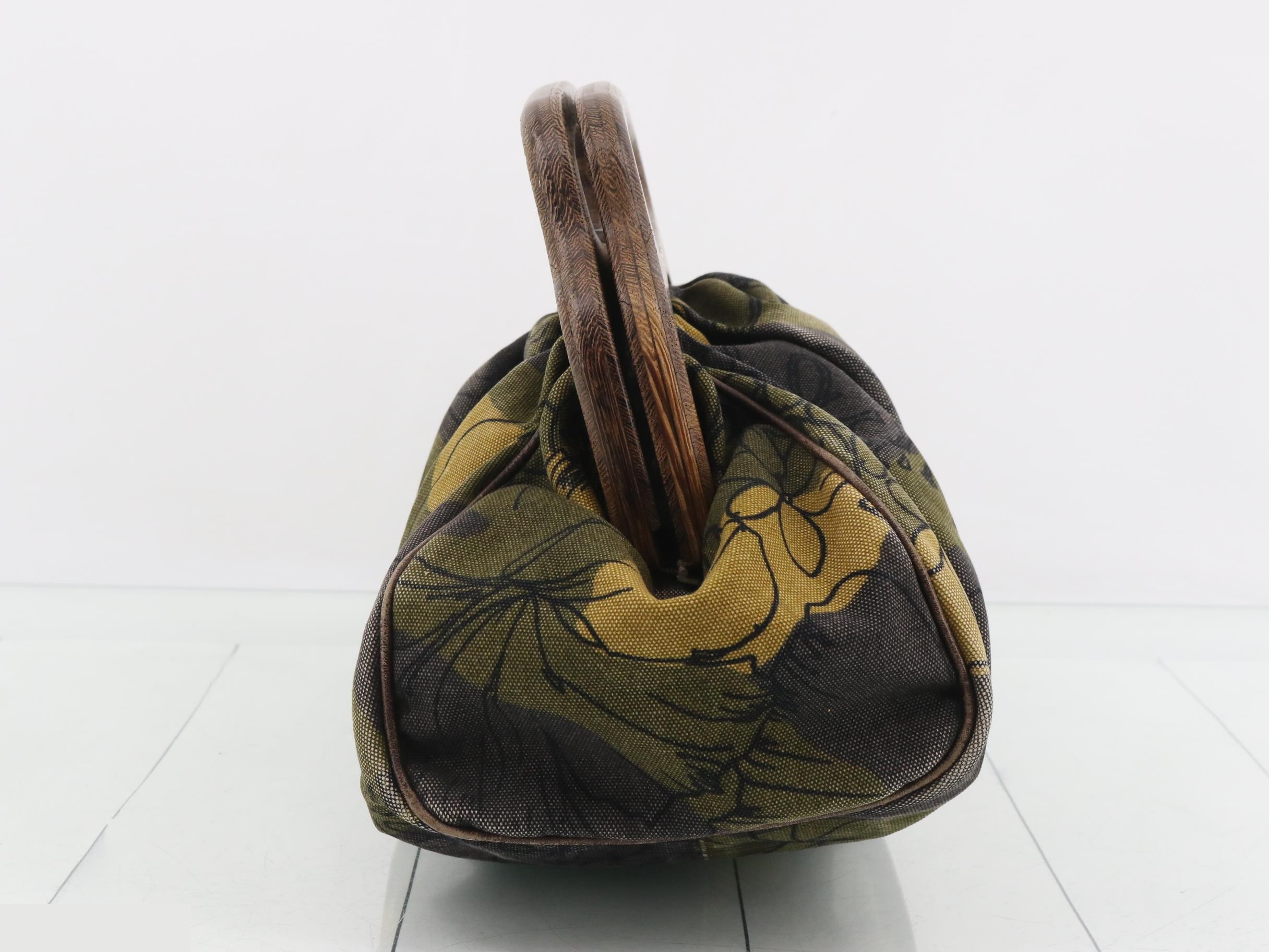 Handbag with wooden handle and botanical print. — view 4
