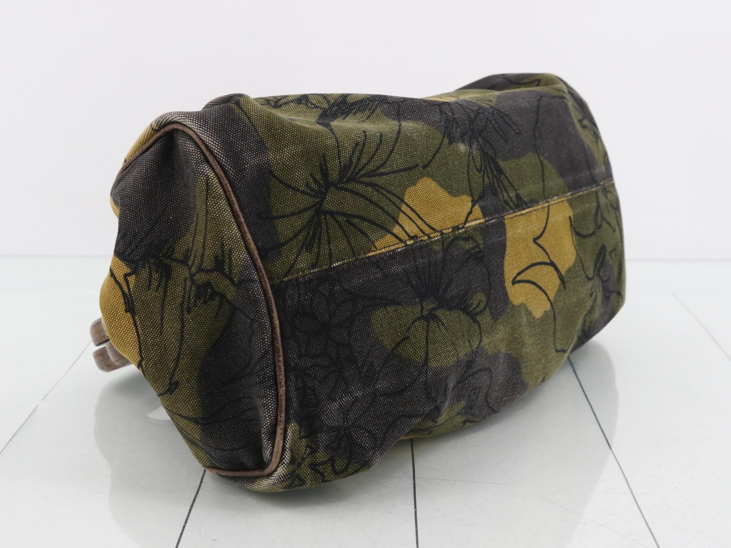 Handbag with wooden handle and botanical print. — view 5