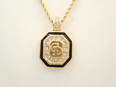 Other lines: Precious metals, necklaces, pendants, chain approximately 42cm