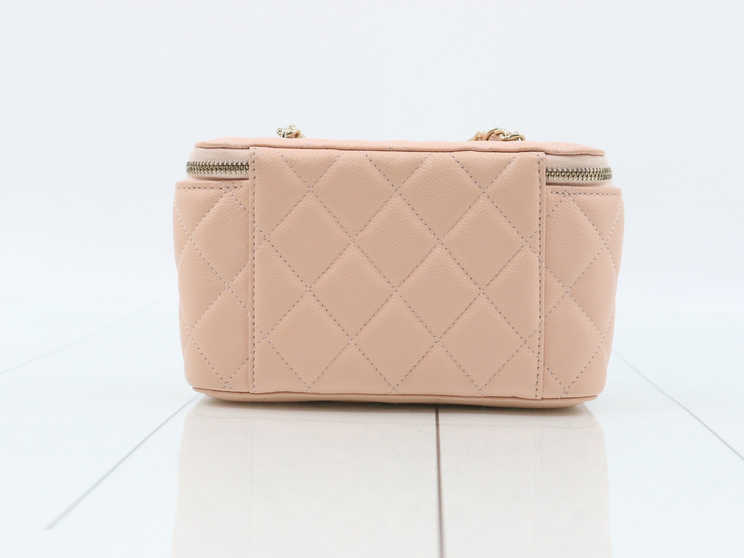 Pink beige caviar leather vanity case with gold hardware. — view 2