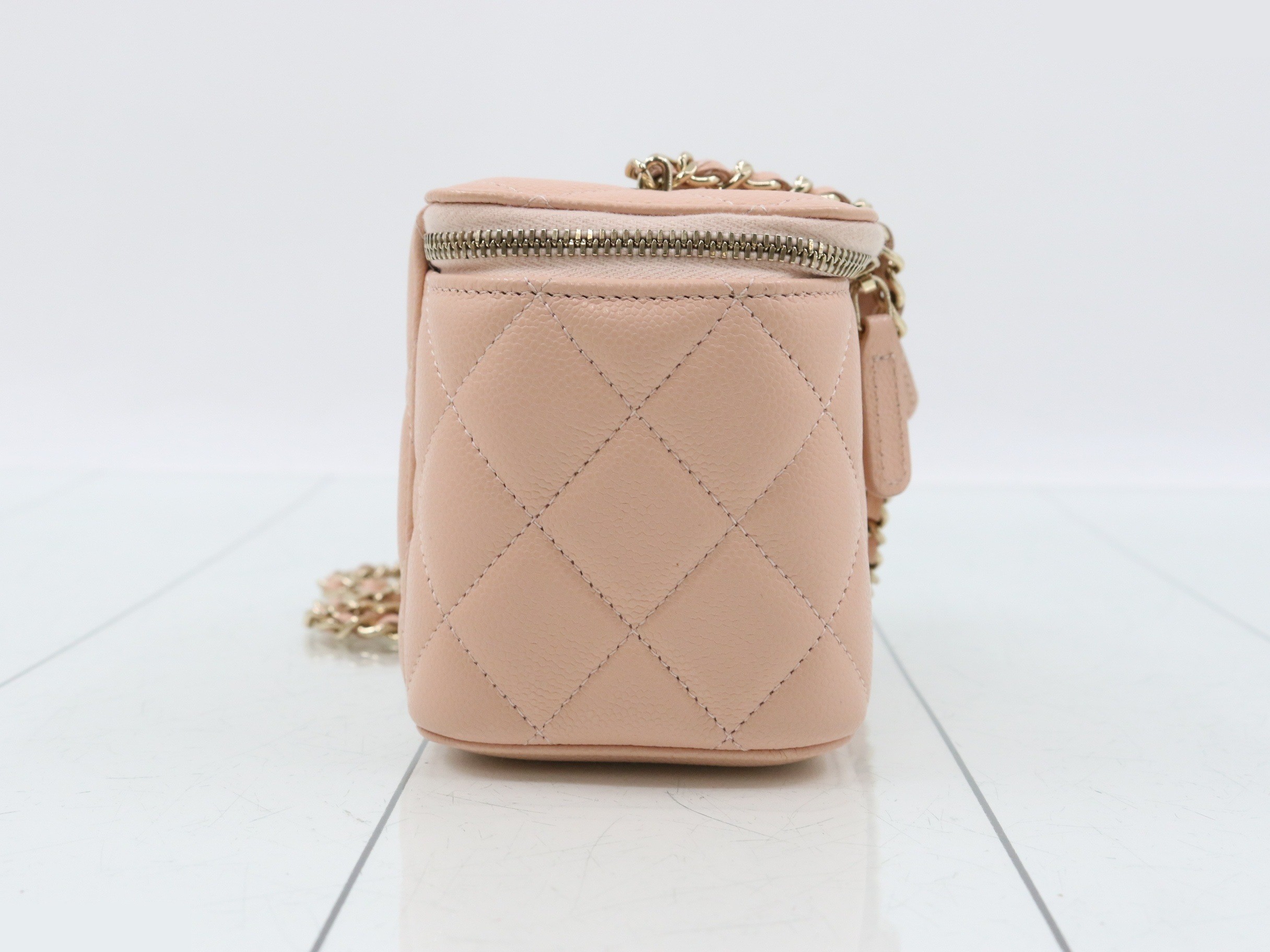 Pink beige caviar leather vanity case with gold hardware. — view 4