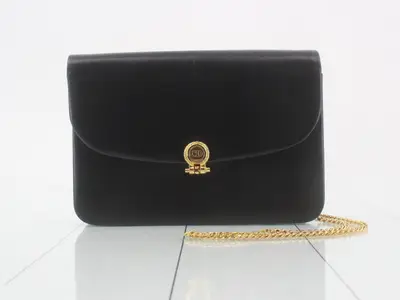 Leather chain shoulder bag