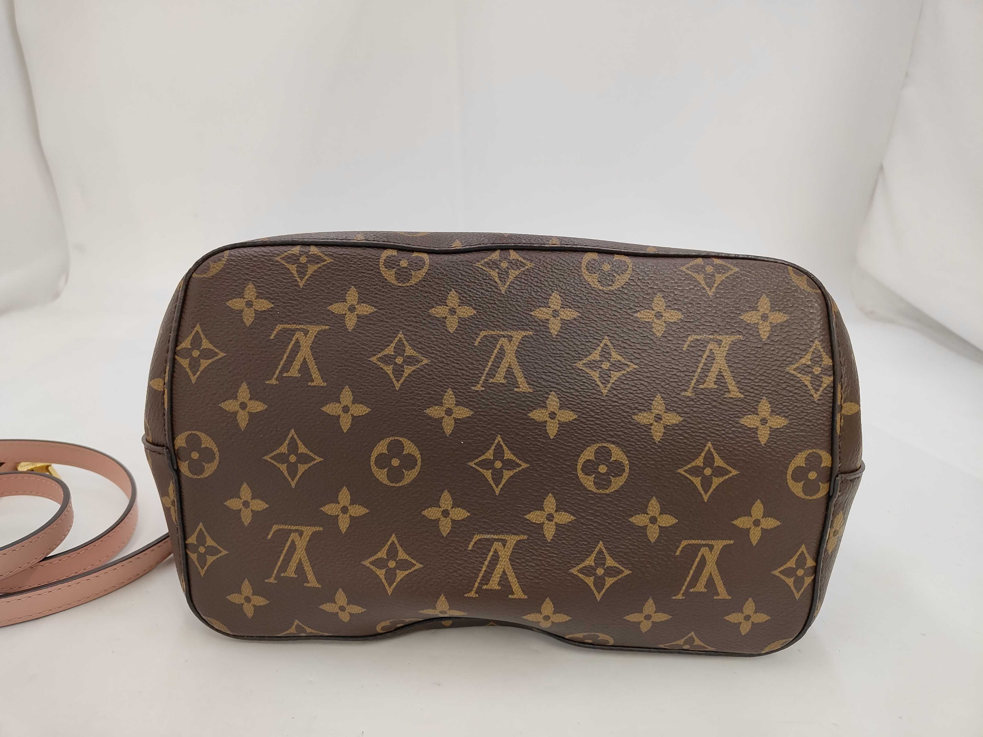 Monogram NeoNoe M44022 Shoulder Bag — view 4