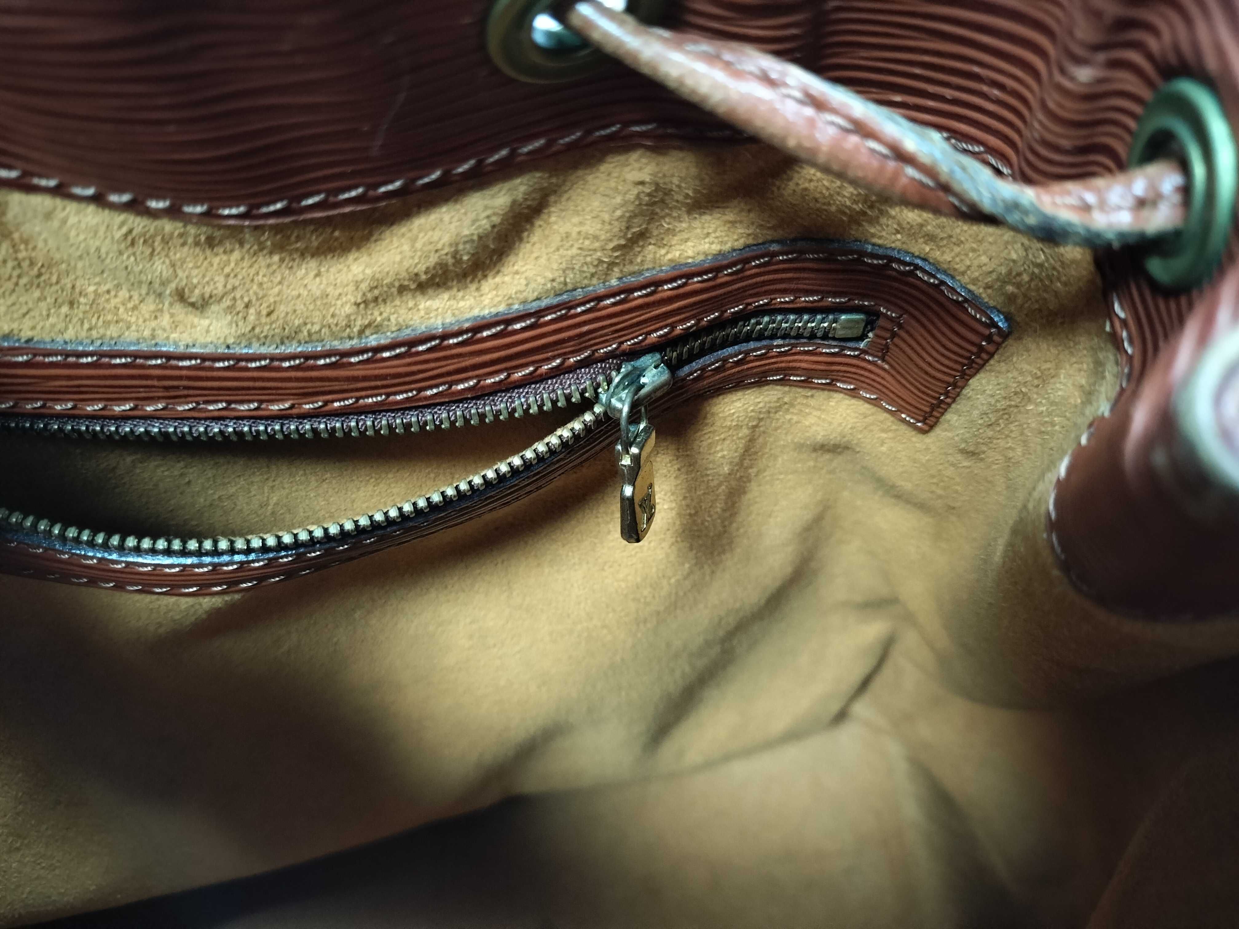 Epi Petit Noé Shoulder Bag — view 12
