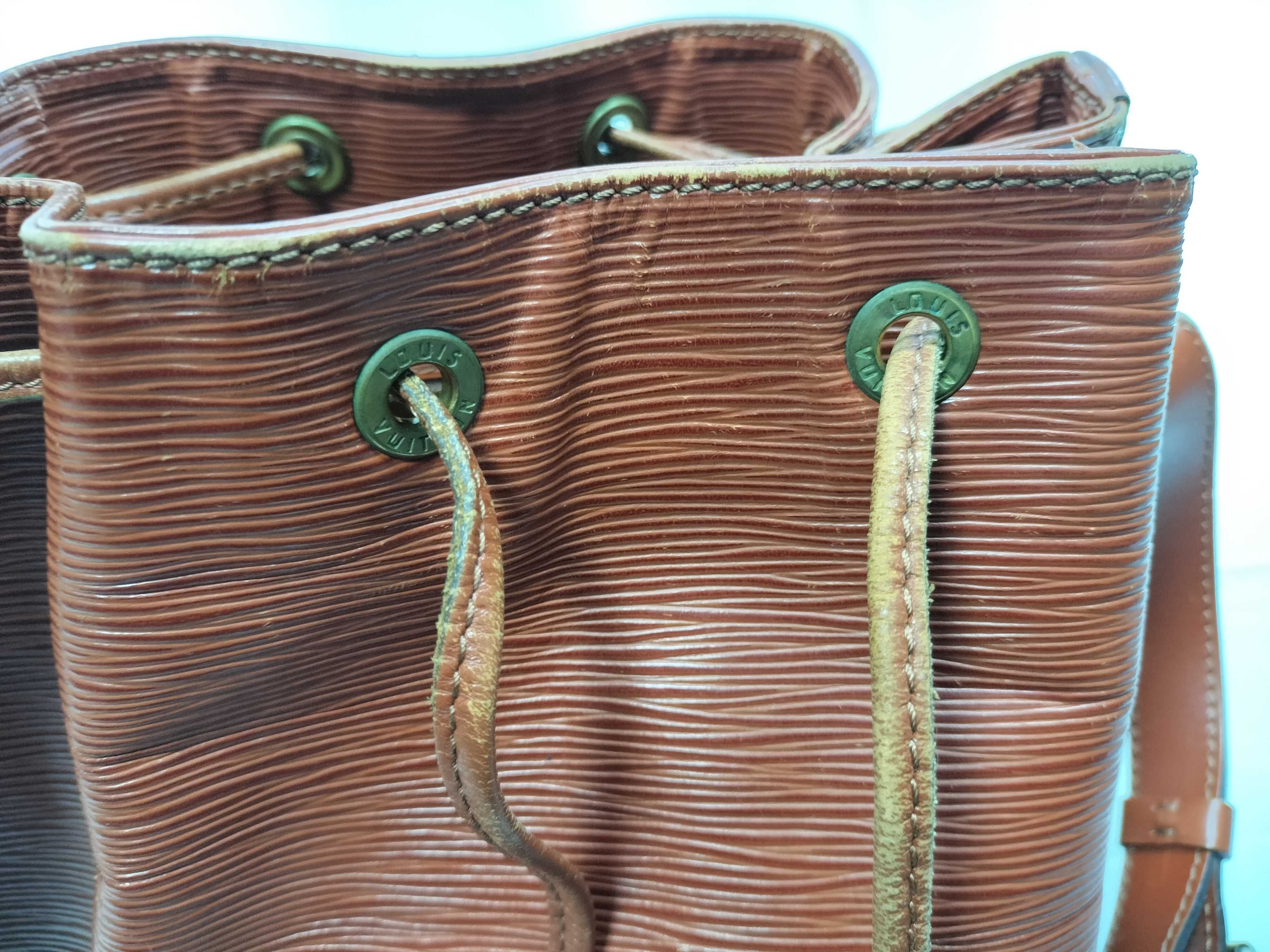 Epi Petit Noé Shoulder Bag — view 13