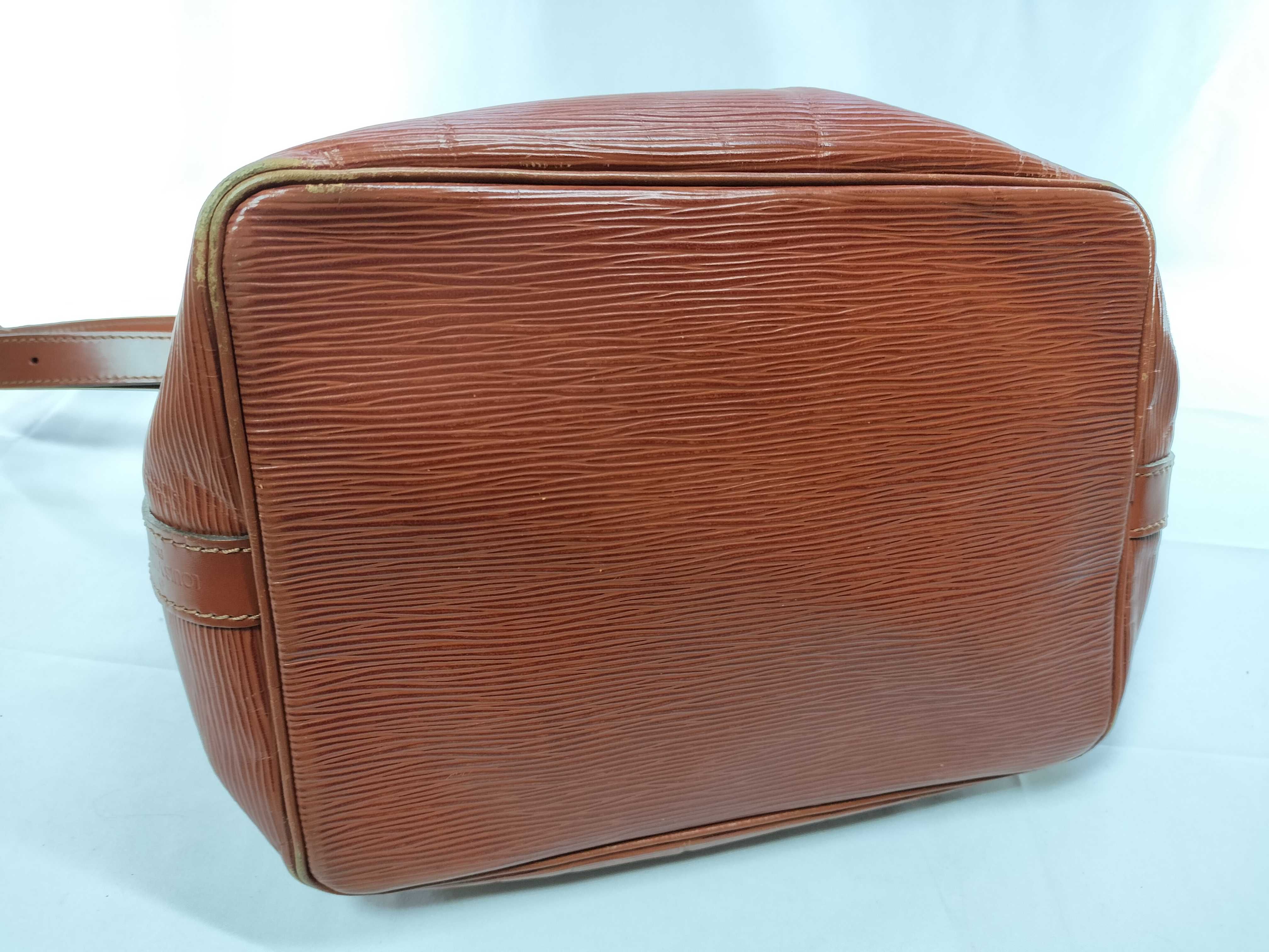 Epi Petit Noé Shoulder Bag — view 7