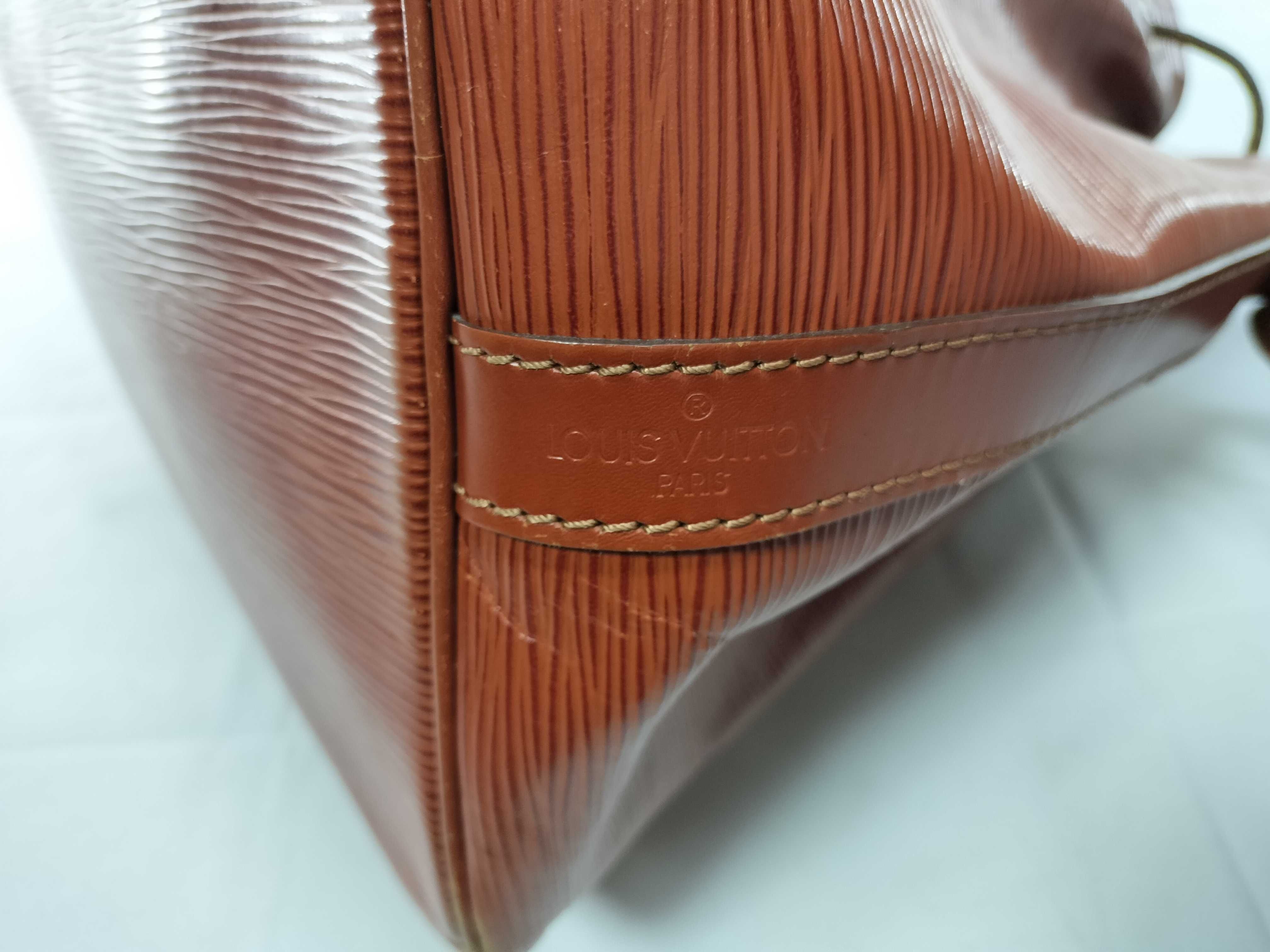 Epi Petit Noé Shoulder Bag — view 8