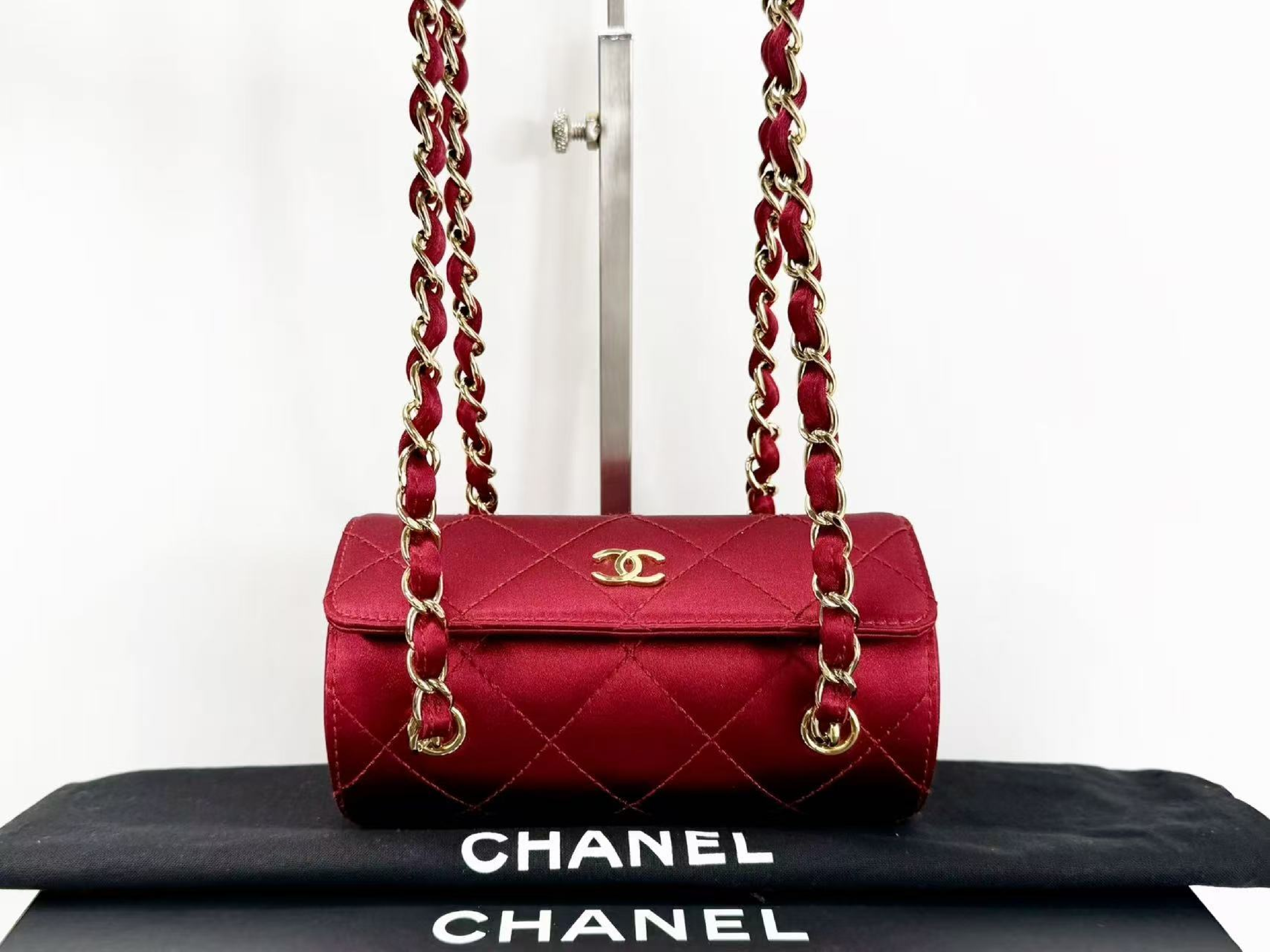 Matelassé Barrel Bag, Satin, Wine Red, Vintage, W16/H8/D8cm (approx.), Serial Number 9-series, [Box, Dust Bag, and Seal Included], Gold Hardware, Shoulder Bag, 9318971 — view 2