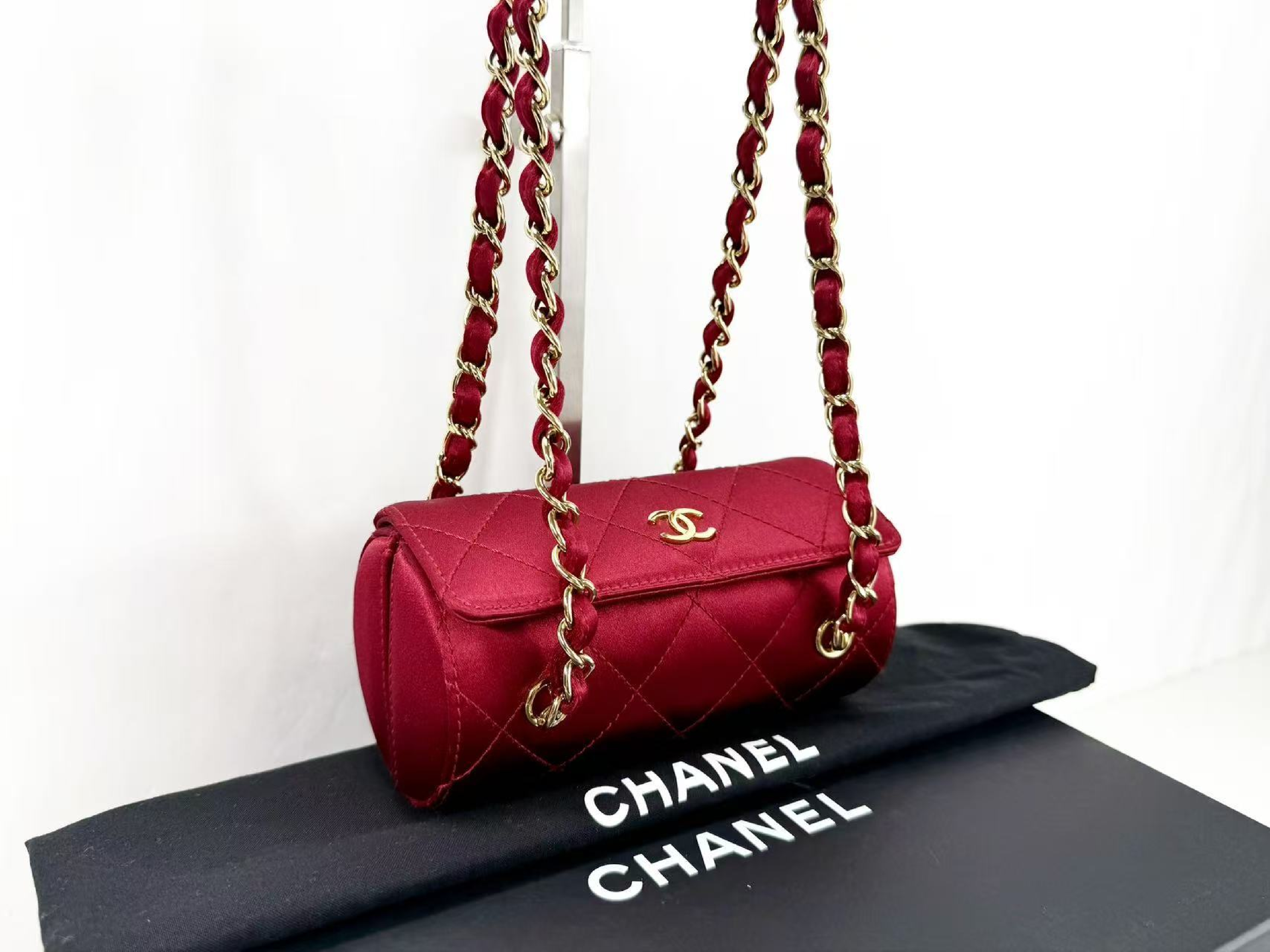 Matelassé Barrel Bag, Satin, Wine Red, Vintage, W16/H8/D8cm (approx.), Serial Number 9-series, [Box, Dust Bag, and Seal Included], Gold Hardware, Shoulder Bag, 9318971 — view 3