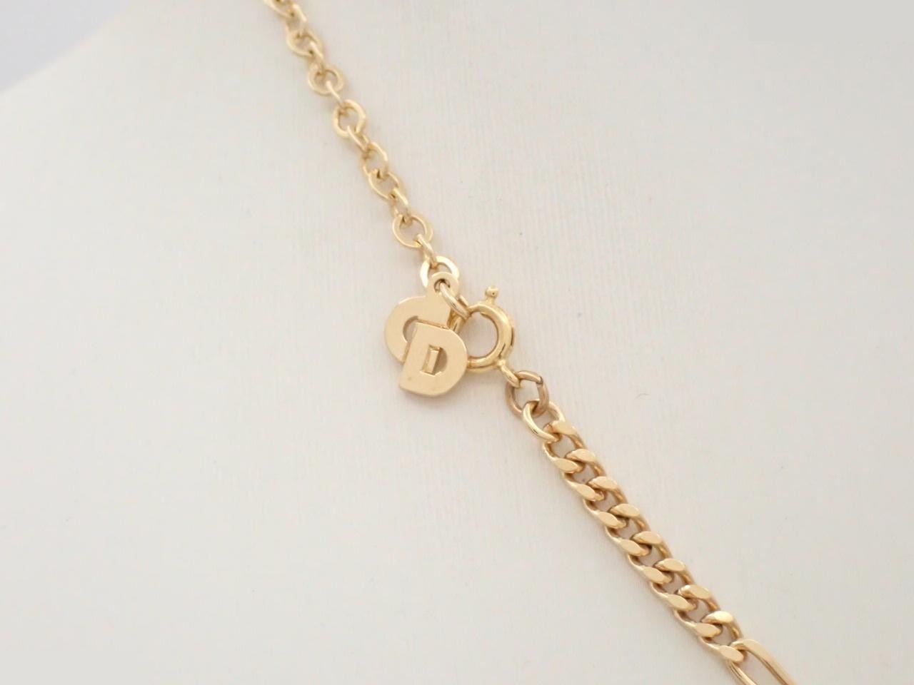 Gold necklace — view 2
