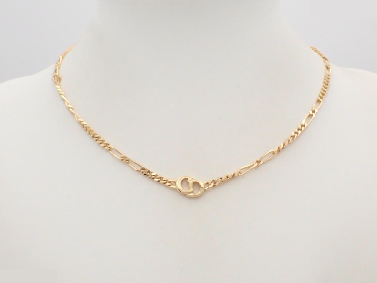 Gold necklace — view 3