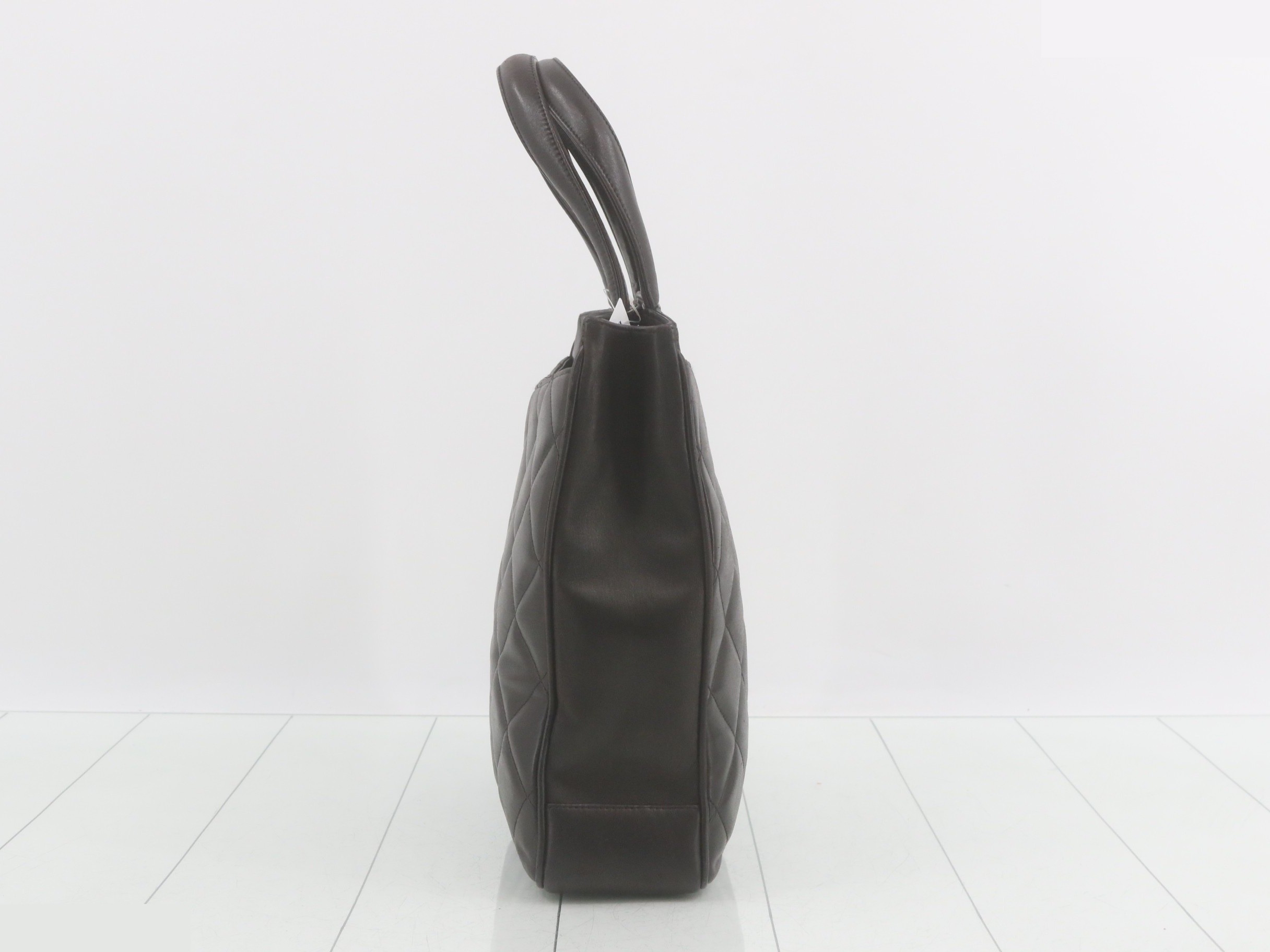 Matelassé (Bag) - Tote Bag, Lambskin, Turnlock, Black — view 3