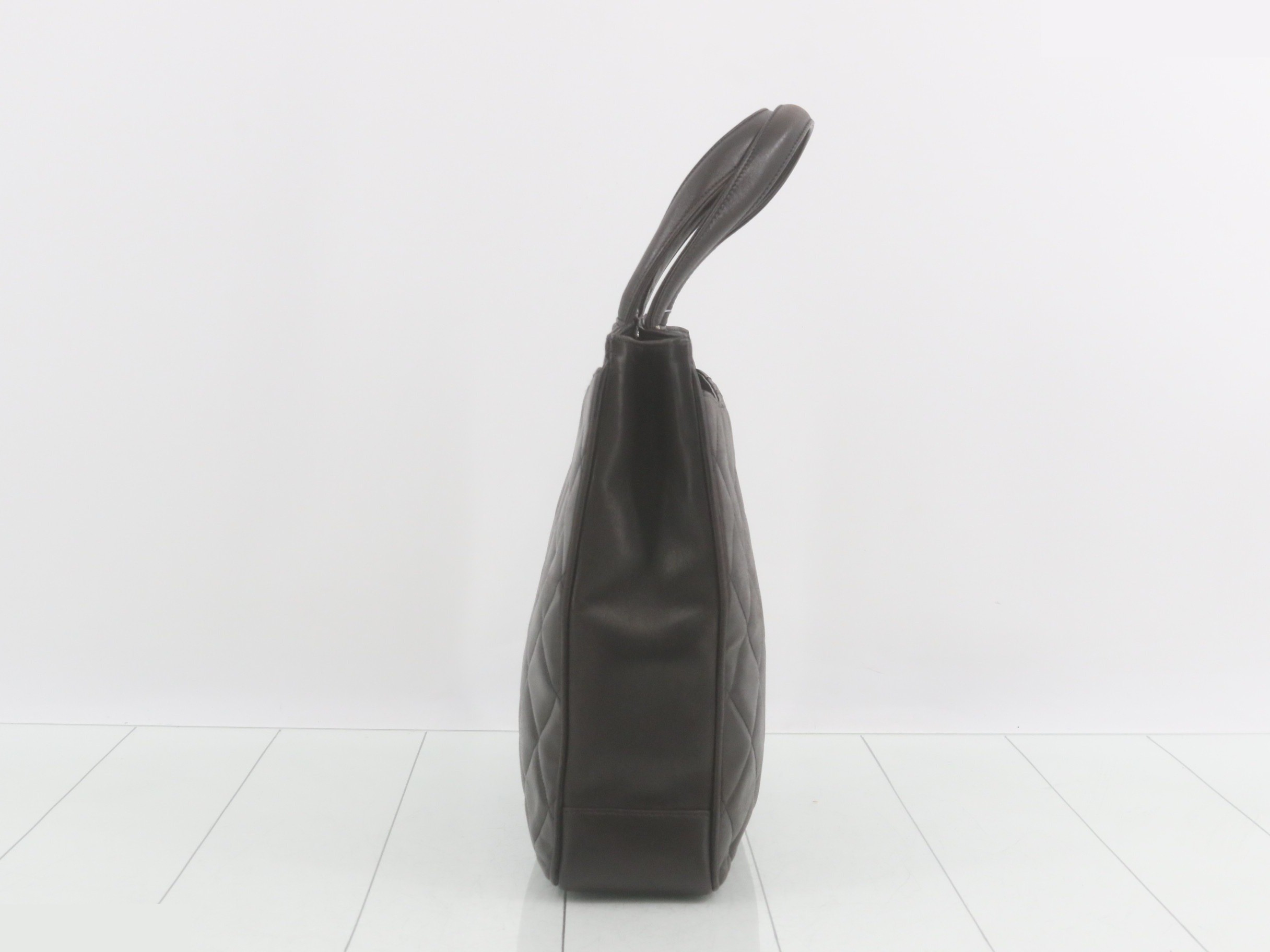 Matelassé (Bag) - Tote Bag, Lambskin, Turnlock, Black — view 4
