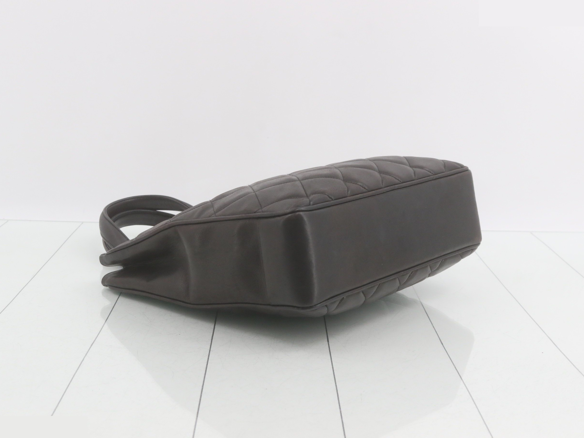 Matelassé (Bag) - Tote Bag, Lambskin, Turnlock, Black — view 5