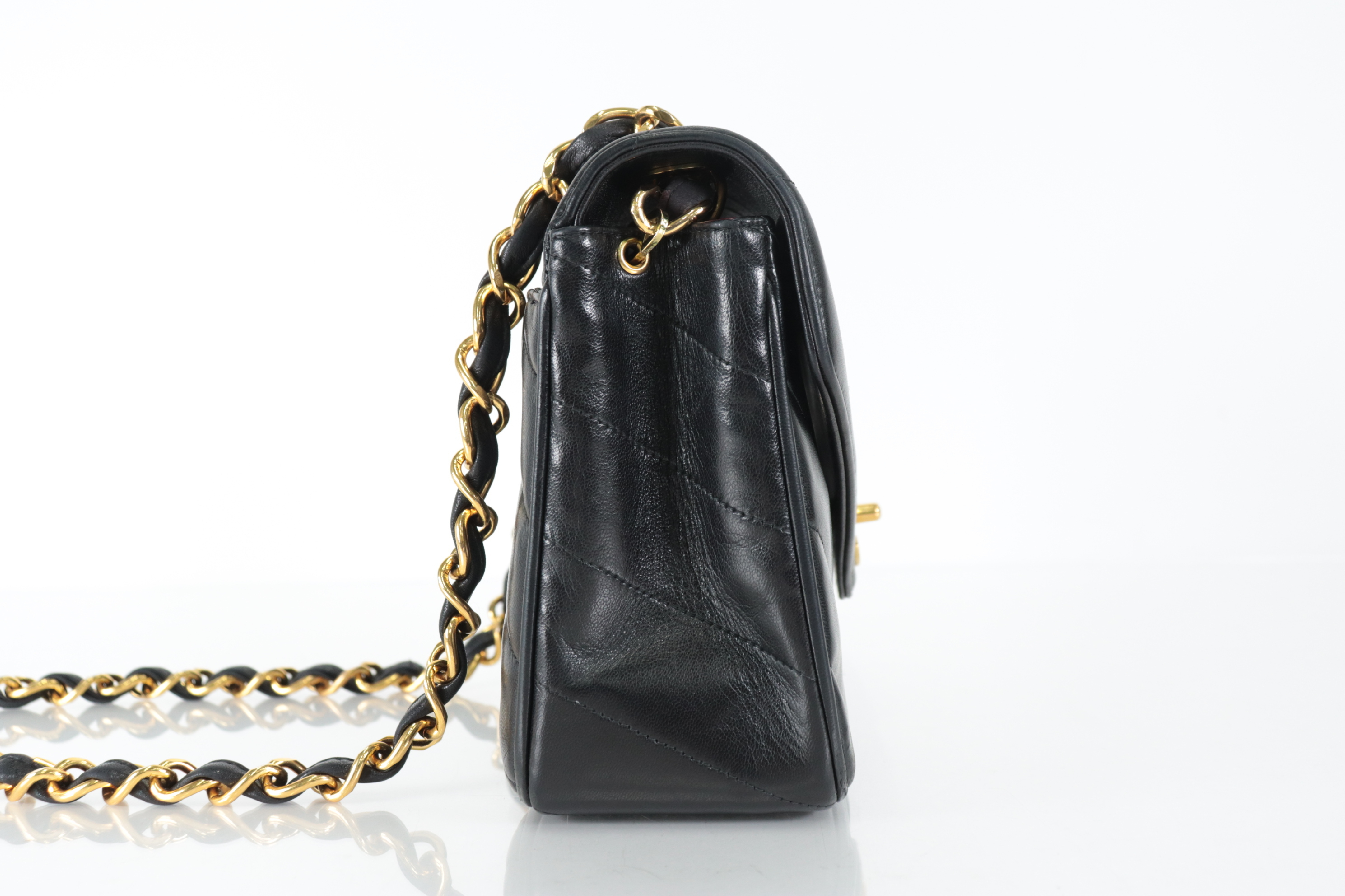 V-flap Lambskin Chain Shoulder Bag (Serial No. 3) — view 3