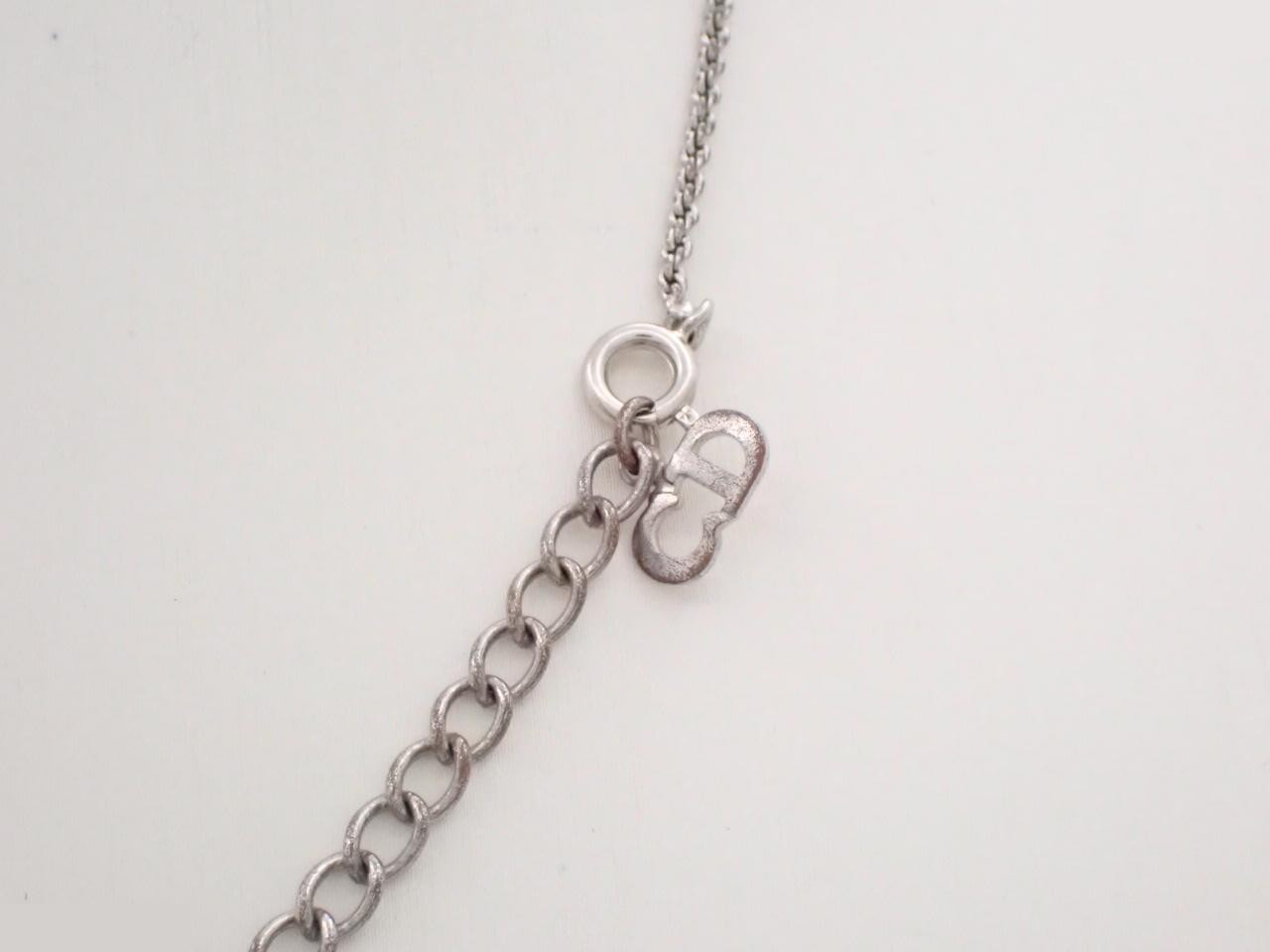 Other lines: Precious metals, necklaces, pendants, chains approximately 45cm long. — view 2
