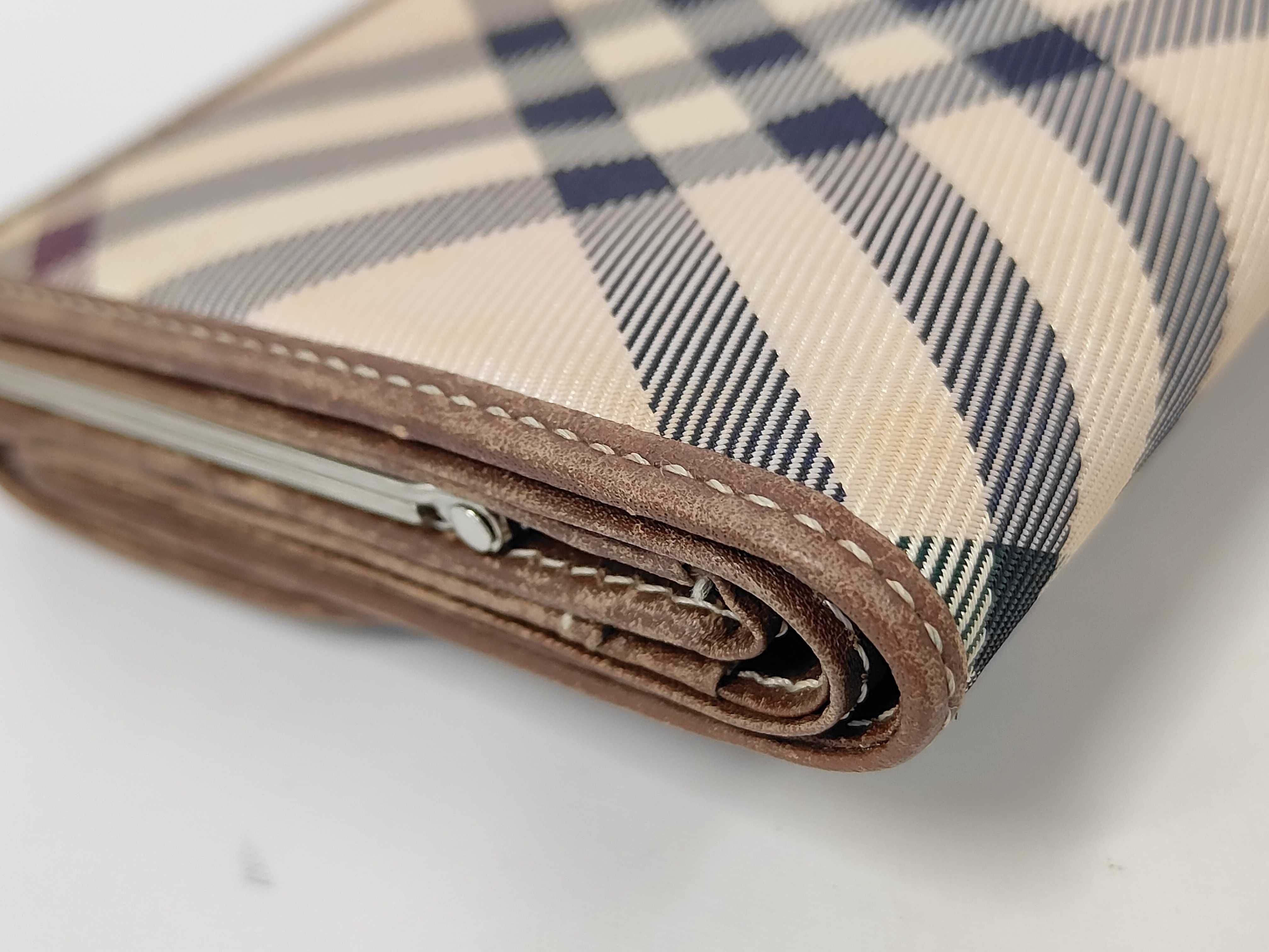 wallet — view 3