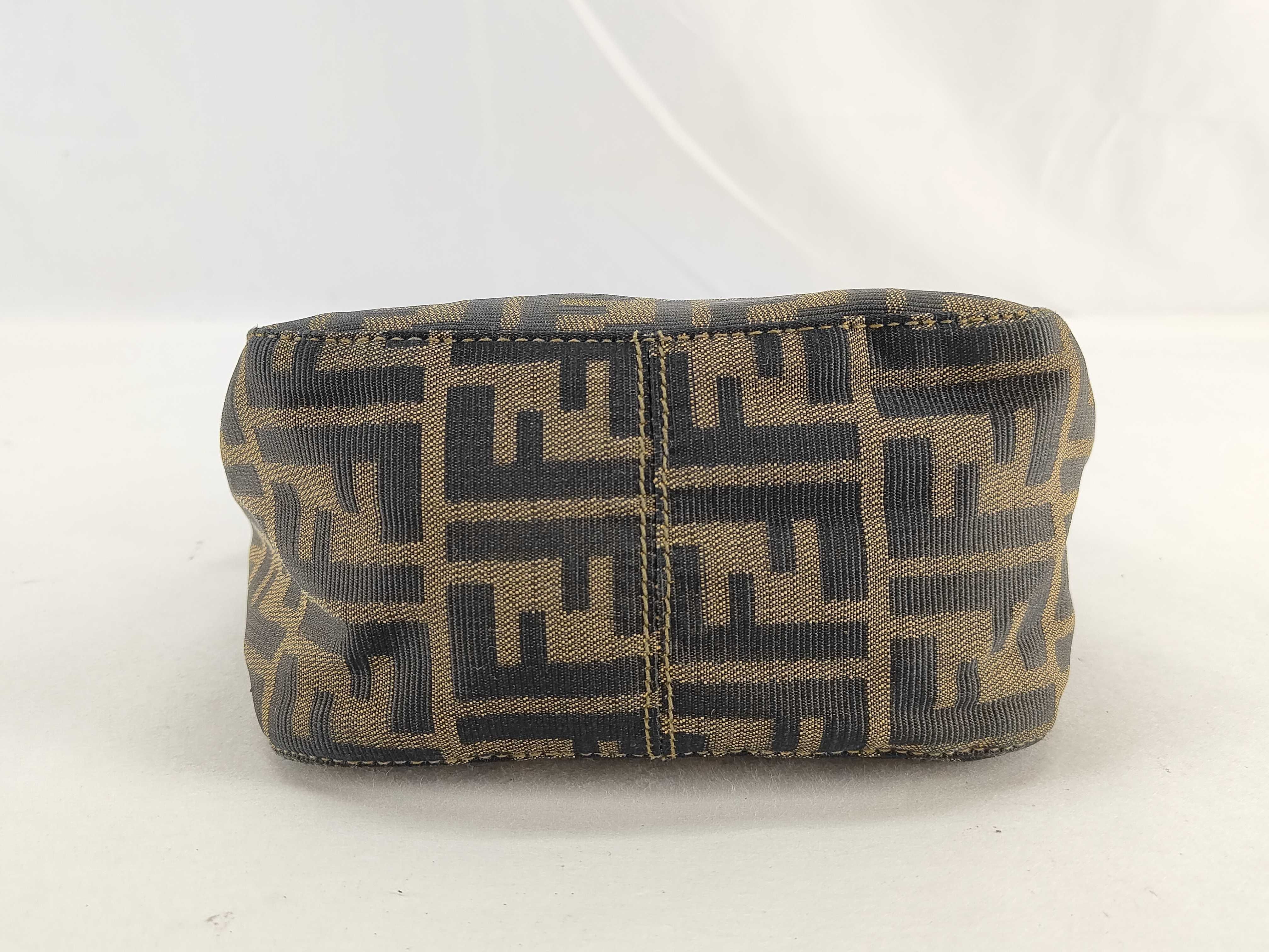 Zucca pattern Fendi Mamma Bucket Shoulder Bag — view 7