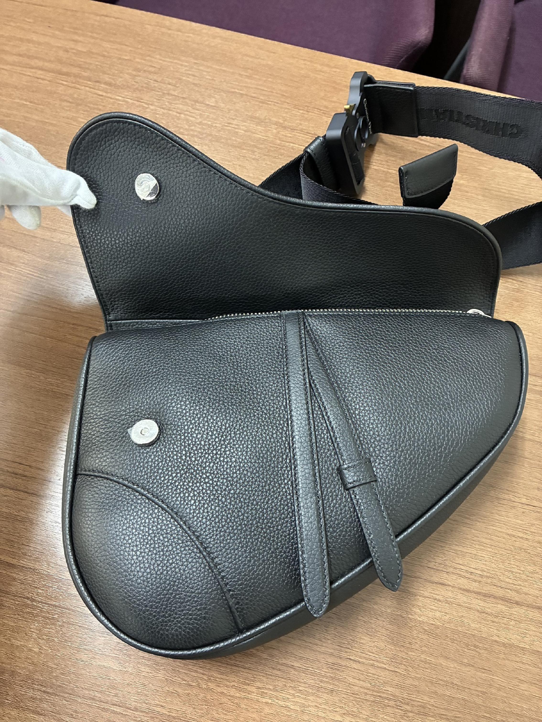 Saddle Body Men's Flower Logo Bag — view 7