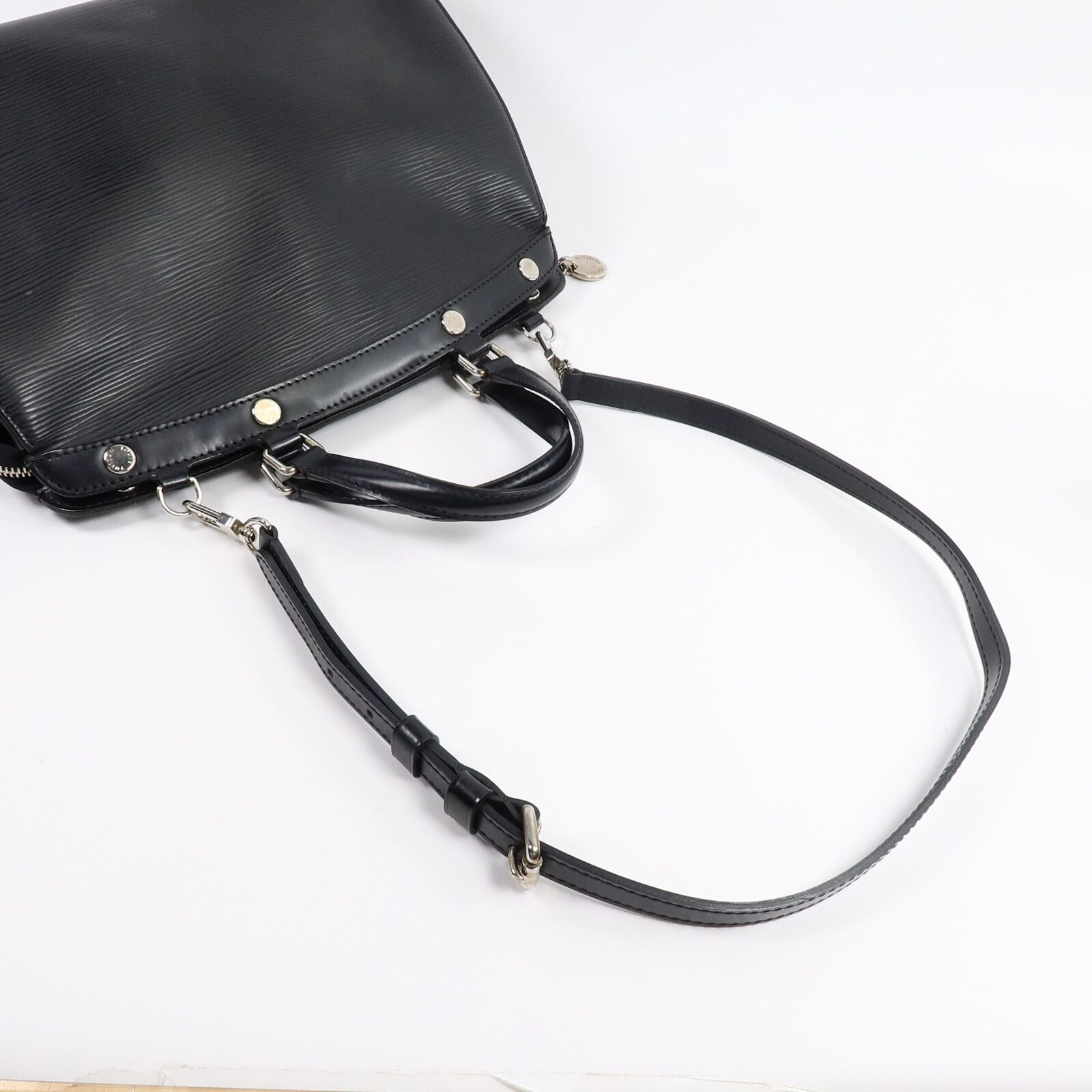 Epi Brea Mm Hand-ground Shoulder Bag Black 2way Shoulder Bag M 40329 — view 10