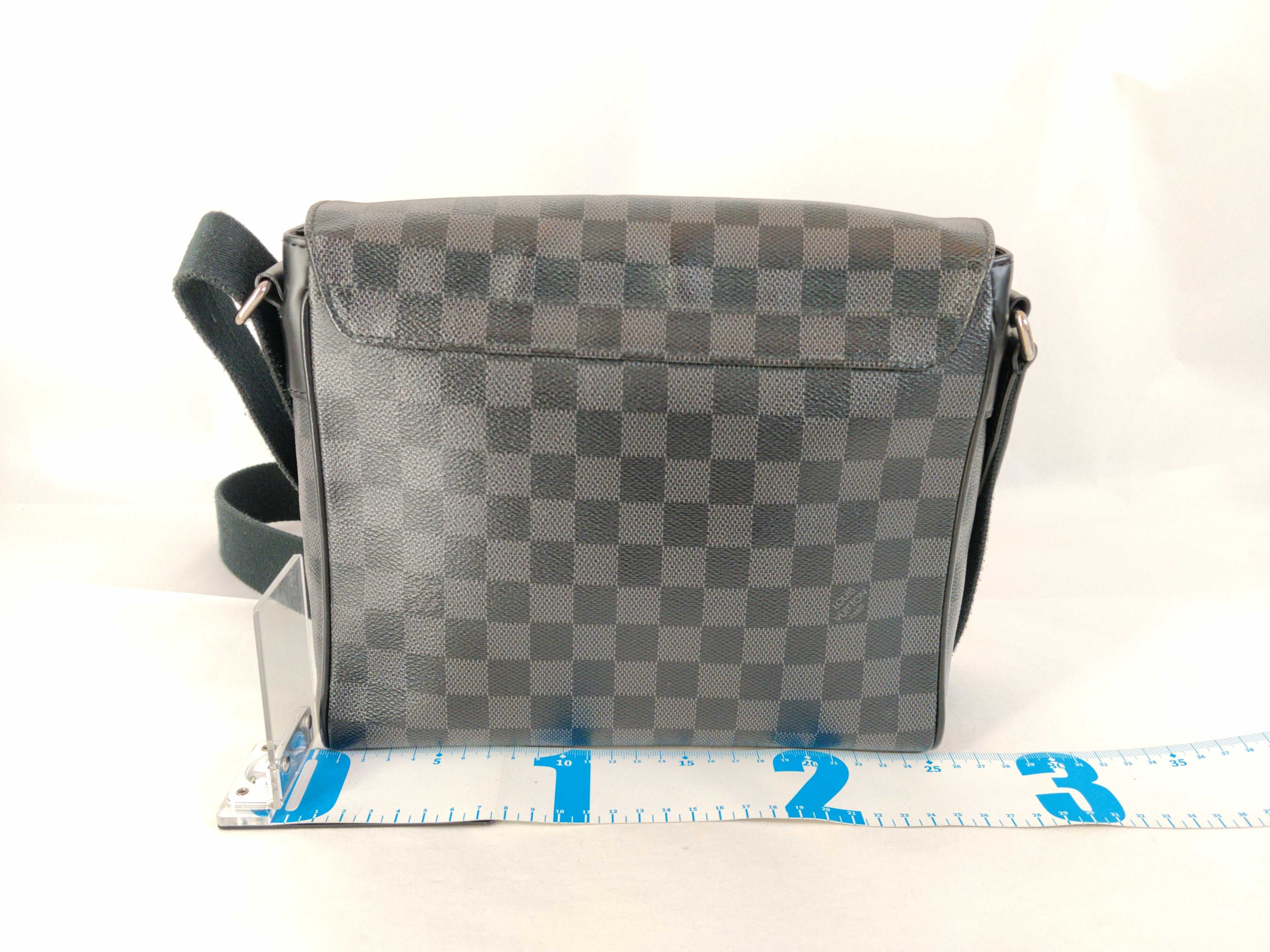 Damier Graphite District Damier Messenger Bag Shoulder — view 2