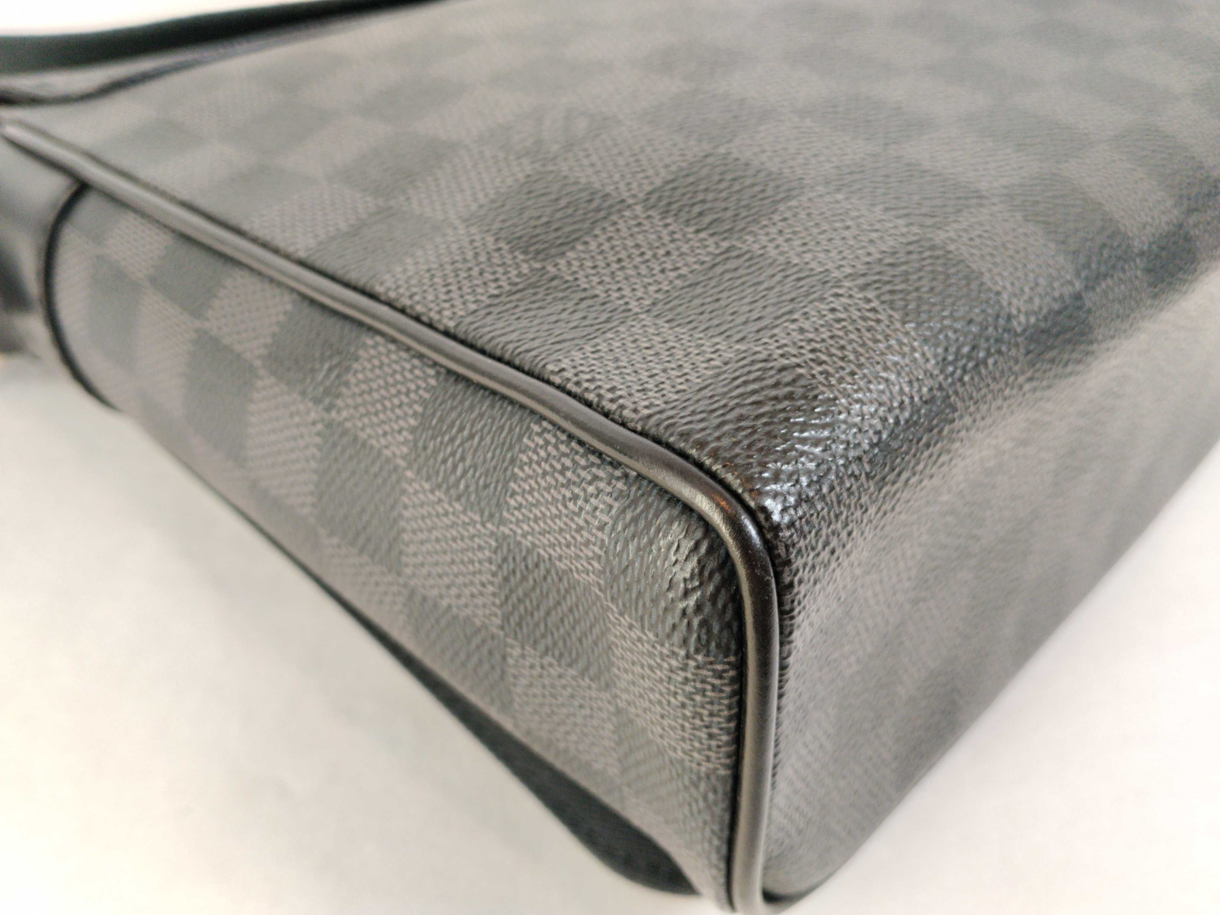 Damier Graphite District Damier Messenger Bag Shoulder — view 5