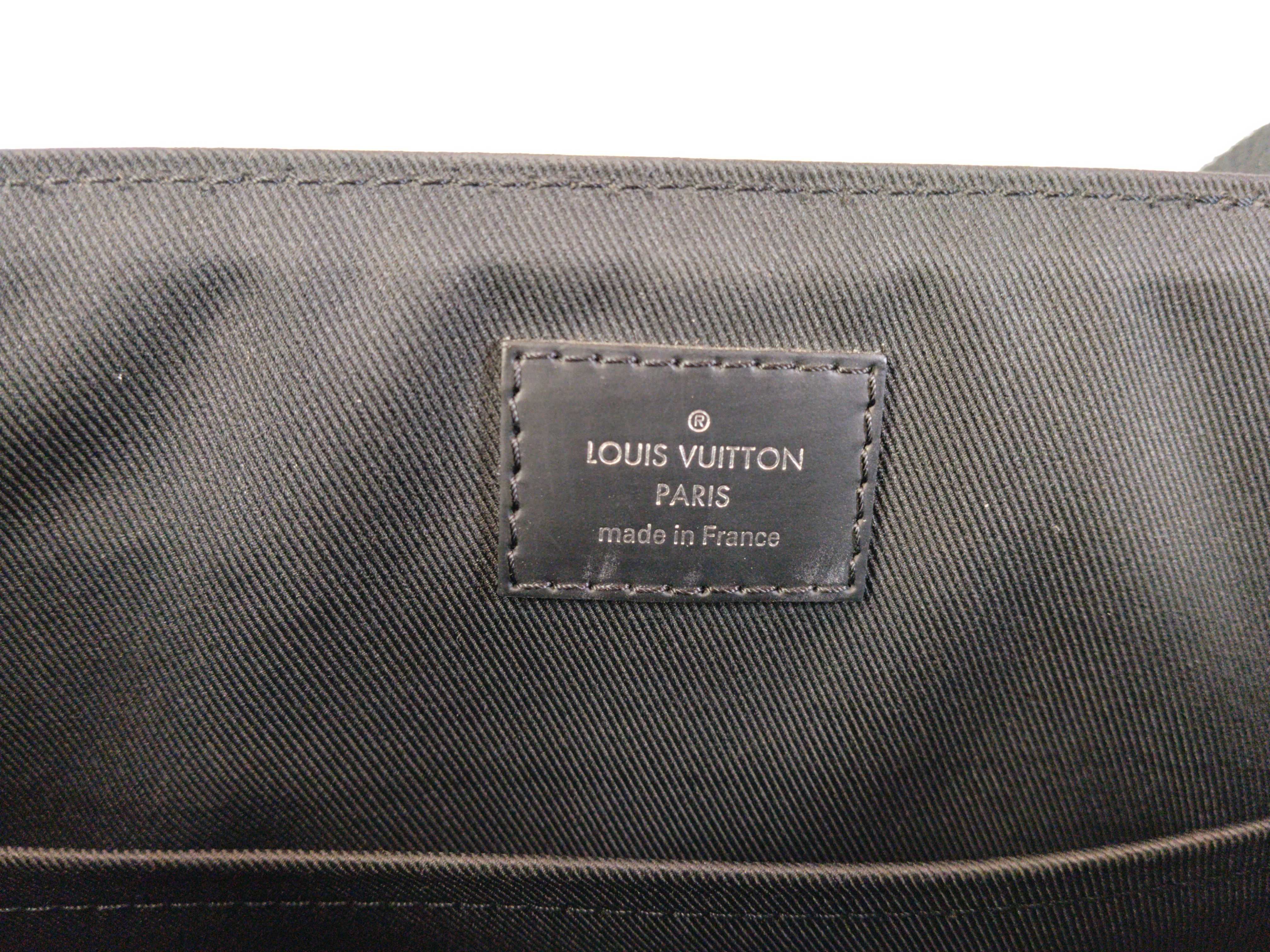 Damier Graphite District Damier Messenger Bag Shoulder — view 10