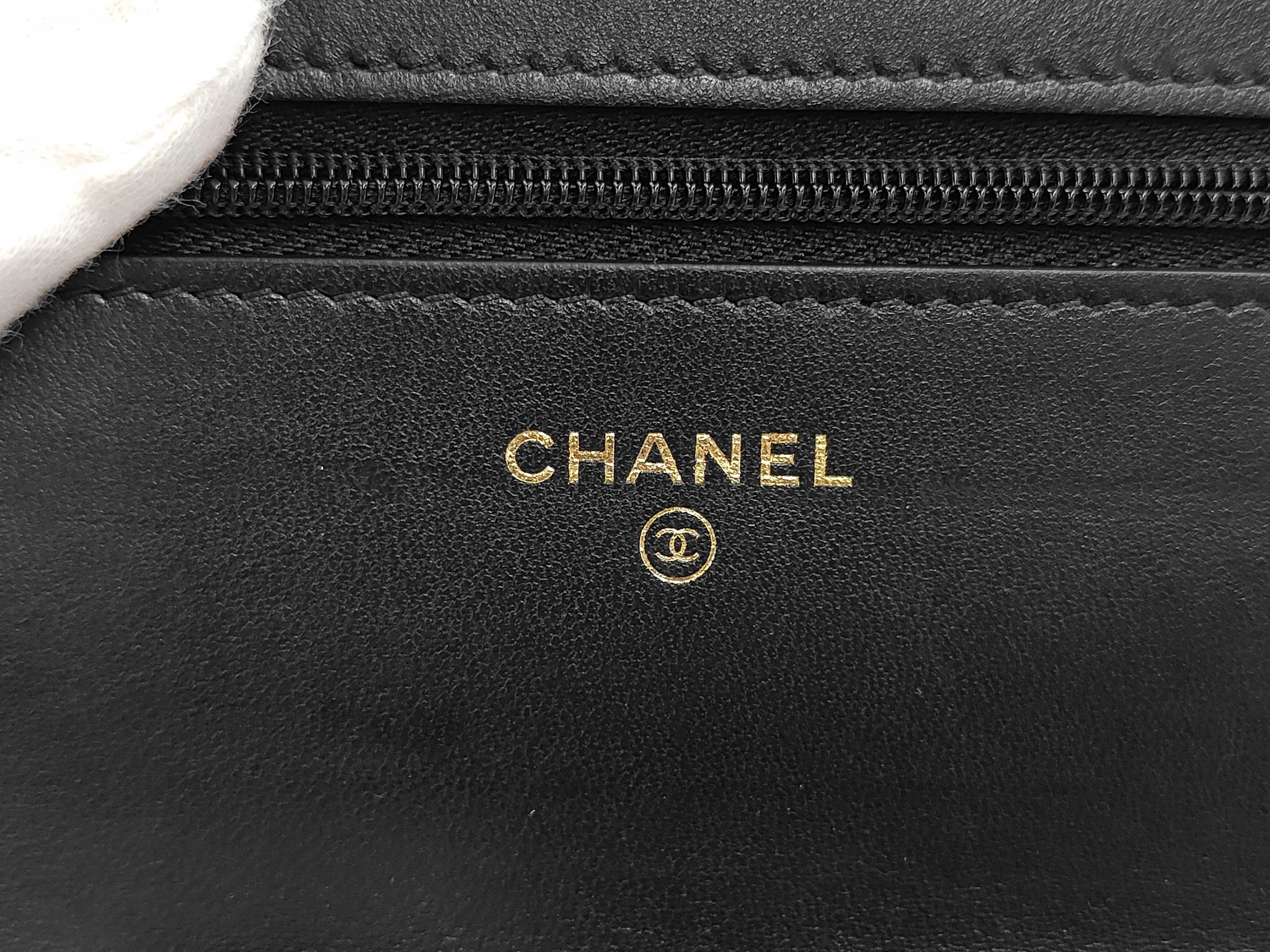 Matelassé Chain Wallet Shoulder Bag — view 9