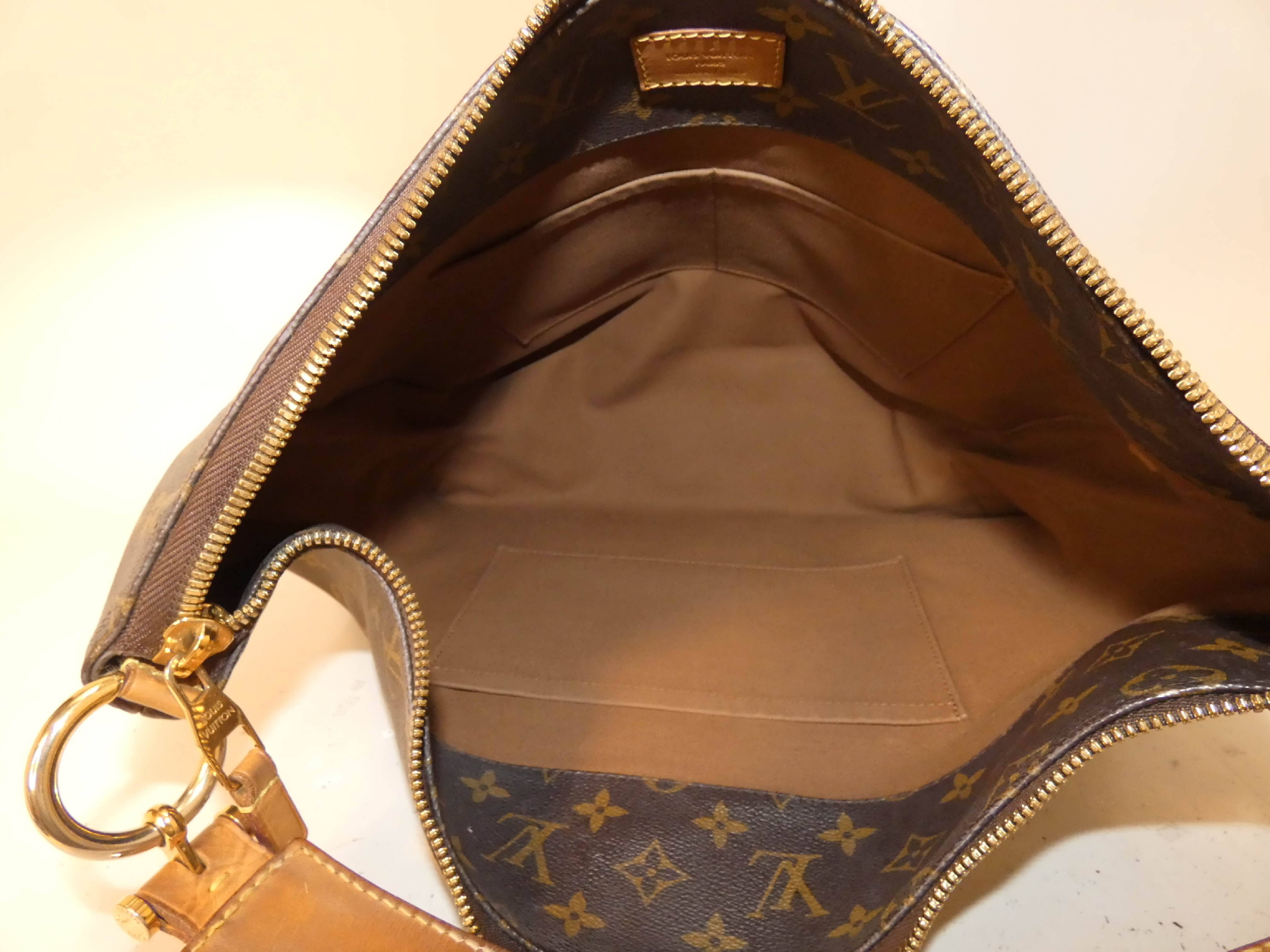 Shuri MM Monogram One-Handle One-Shoulder Bag — view 9