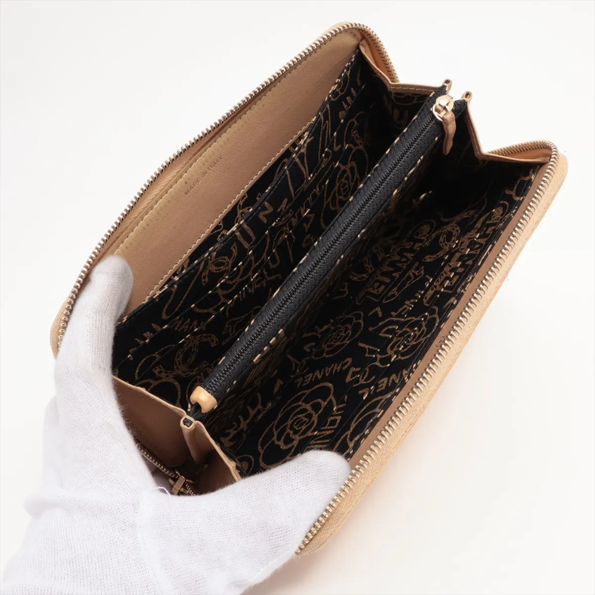 Matelasse Lambskin Round Zip Wallet Gold Hardware 28218301 — view 3