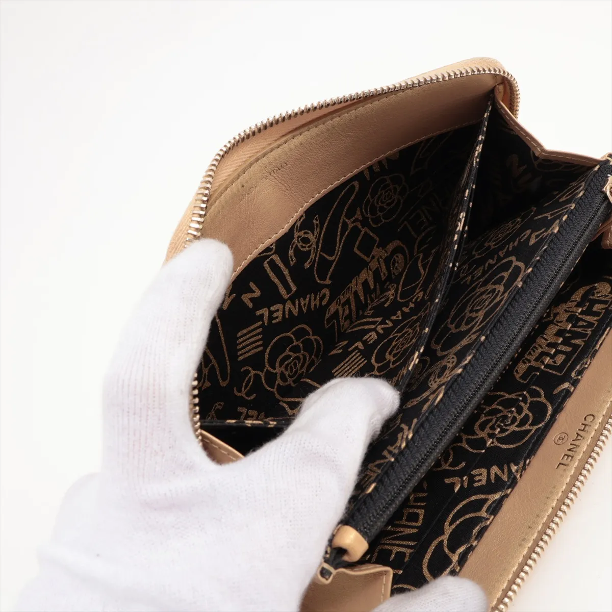 Matelasse Lambskin Round Zip Wallet Gold Hardware 28218301 — view 4