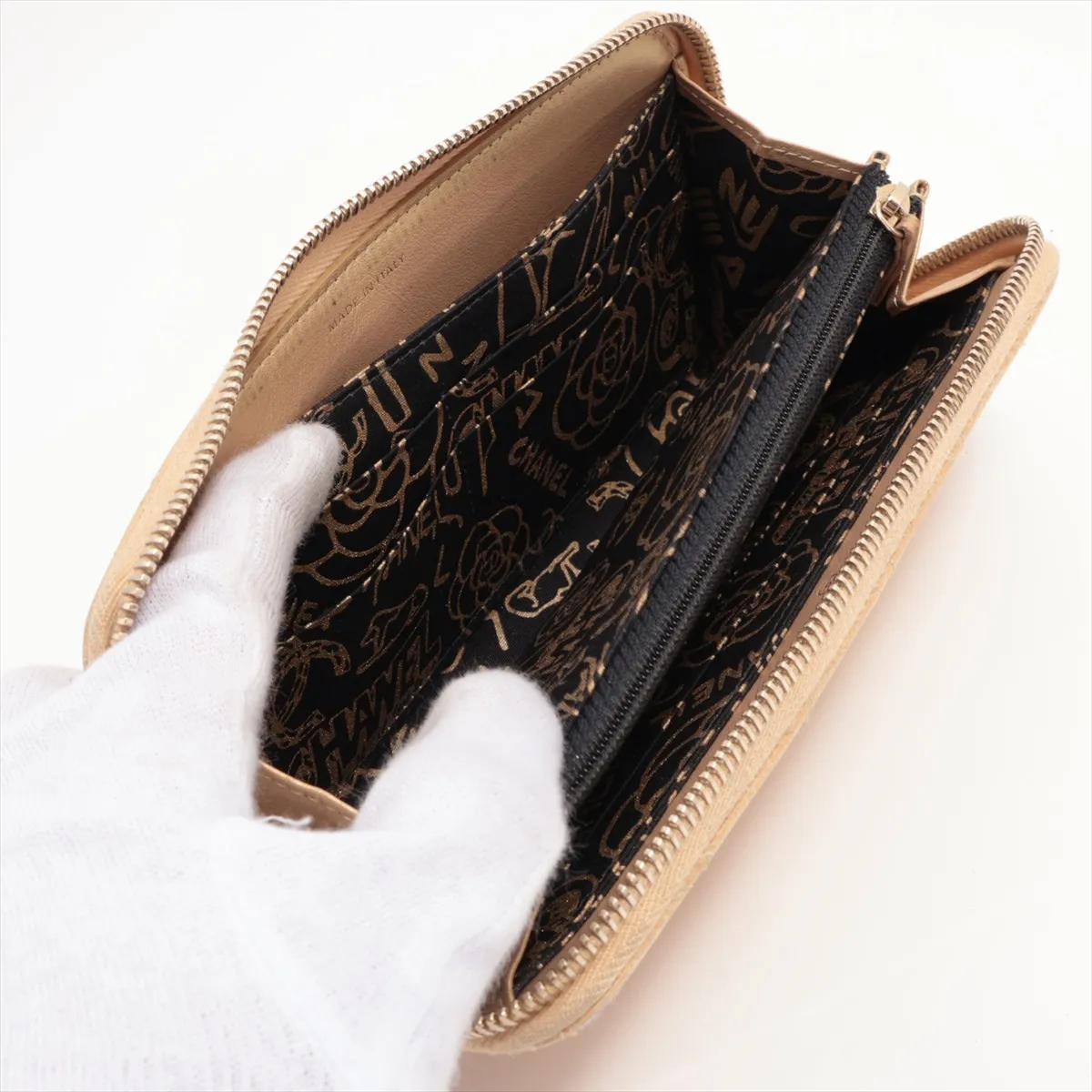 Matelasse Lambskin Round Zip Wallet Gold Hardware 28218301 — view 5