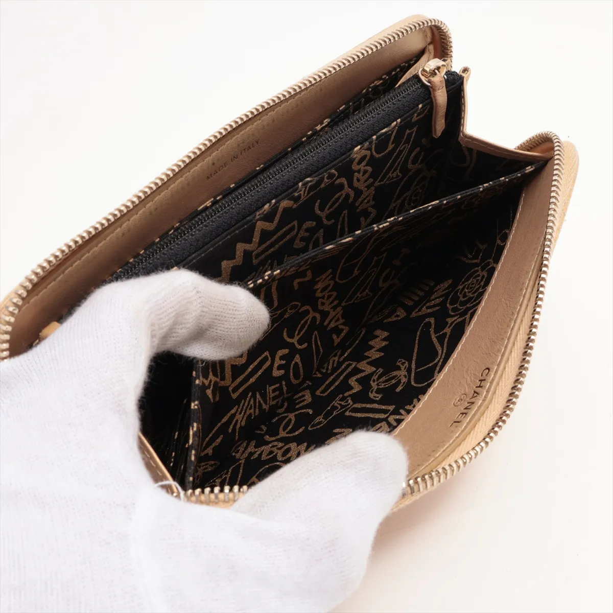 Matelasse Lambskin Round Zip Wallet Gold Hardware 28218301 — view 7