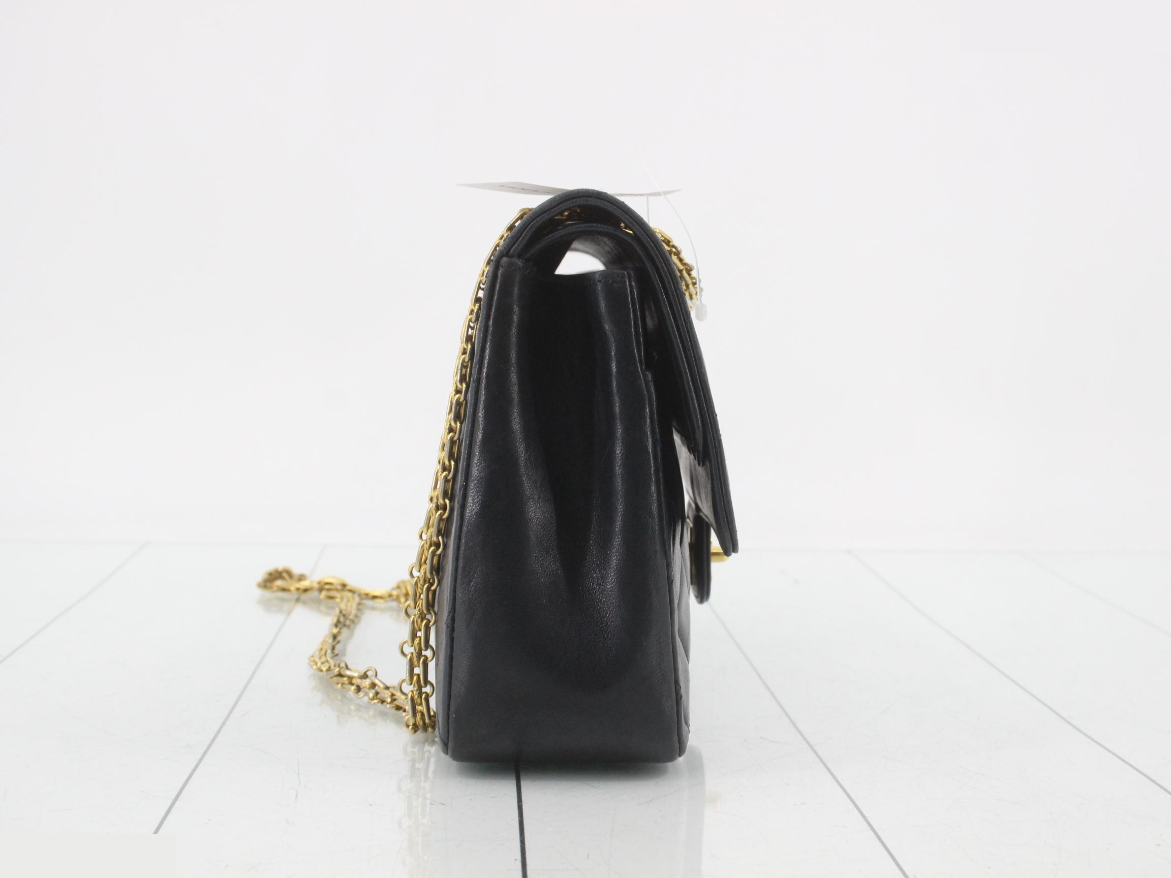 Matelassé 25 (Bag) - Shoulder Bag — view 4