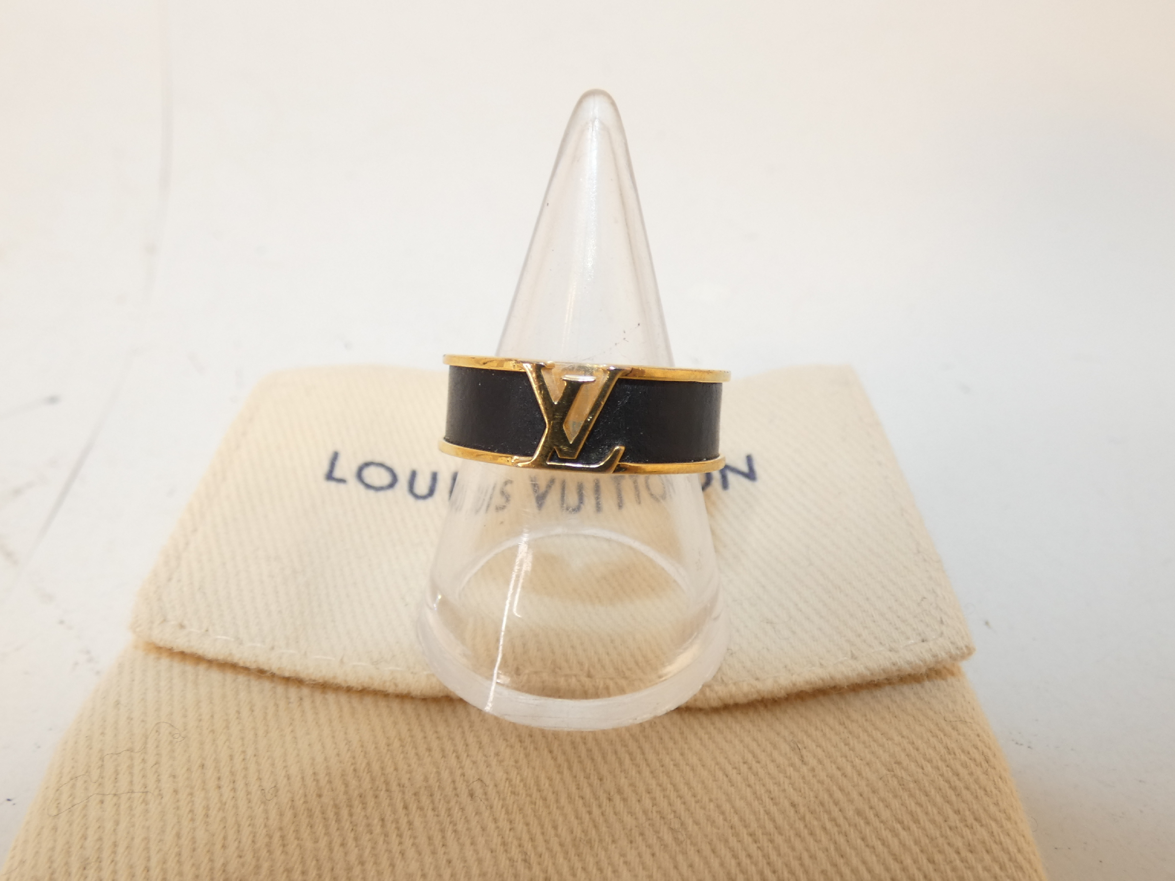 Initial Ring S00 Black Ring