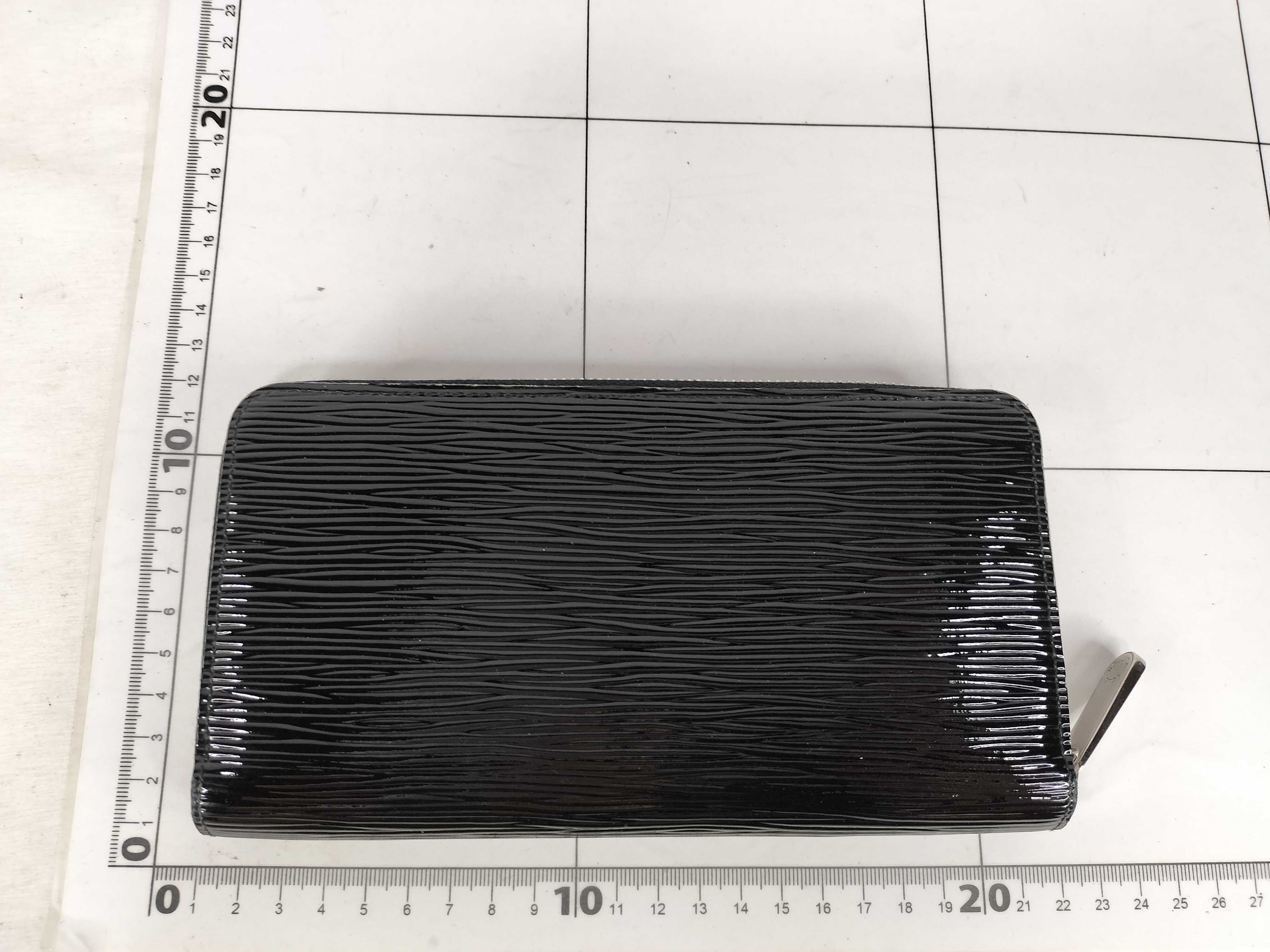 Vernis Louis Vuitton Zippy Wallet — view 2