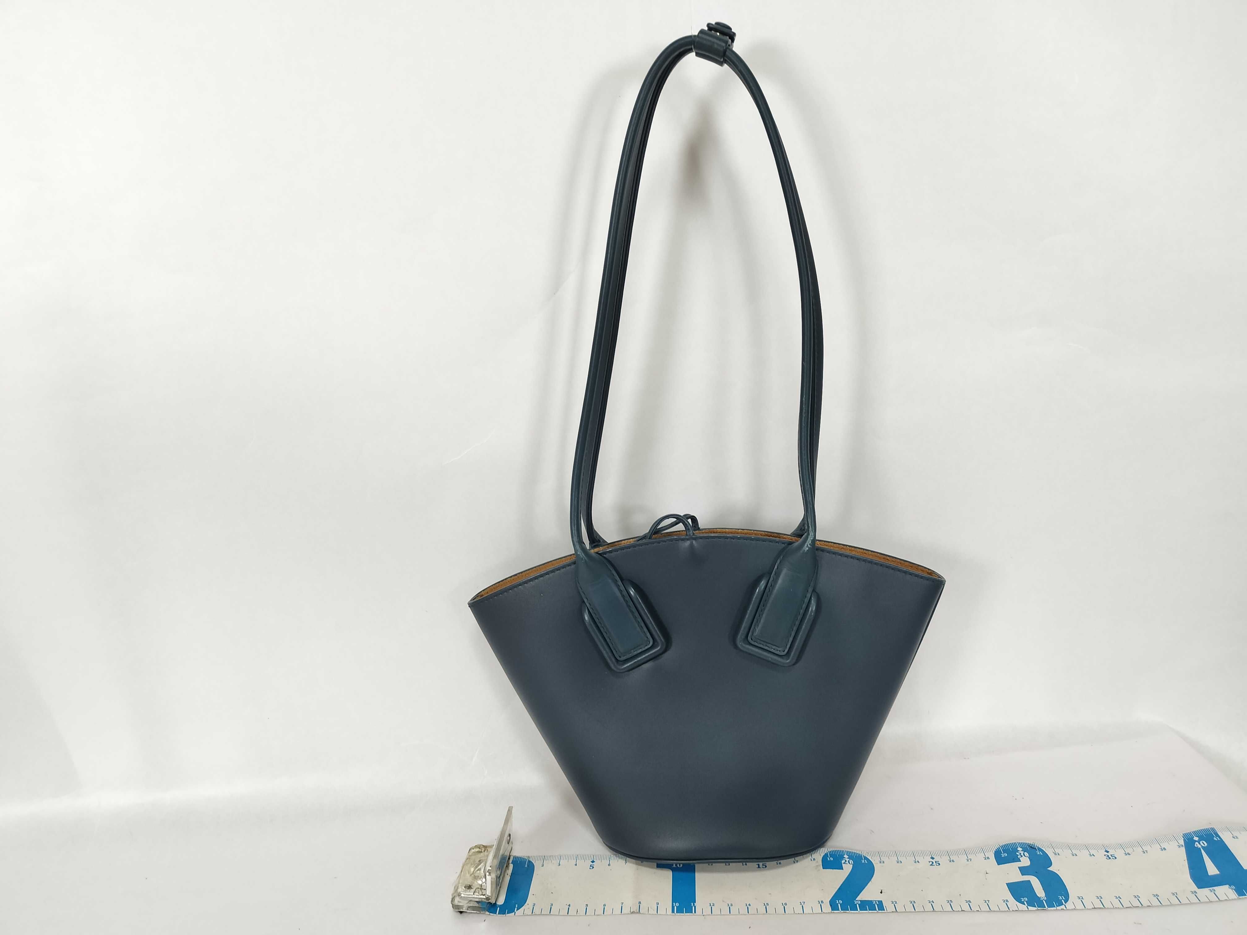 Leather Basket Bag Shoulder Bag — view 2