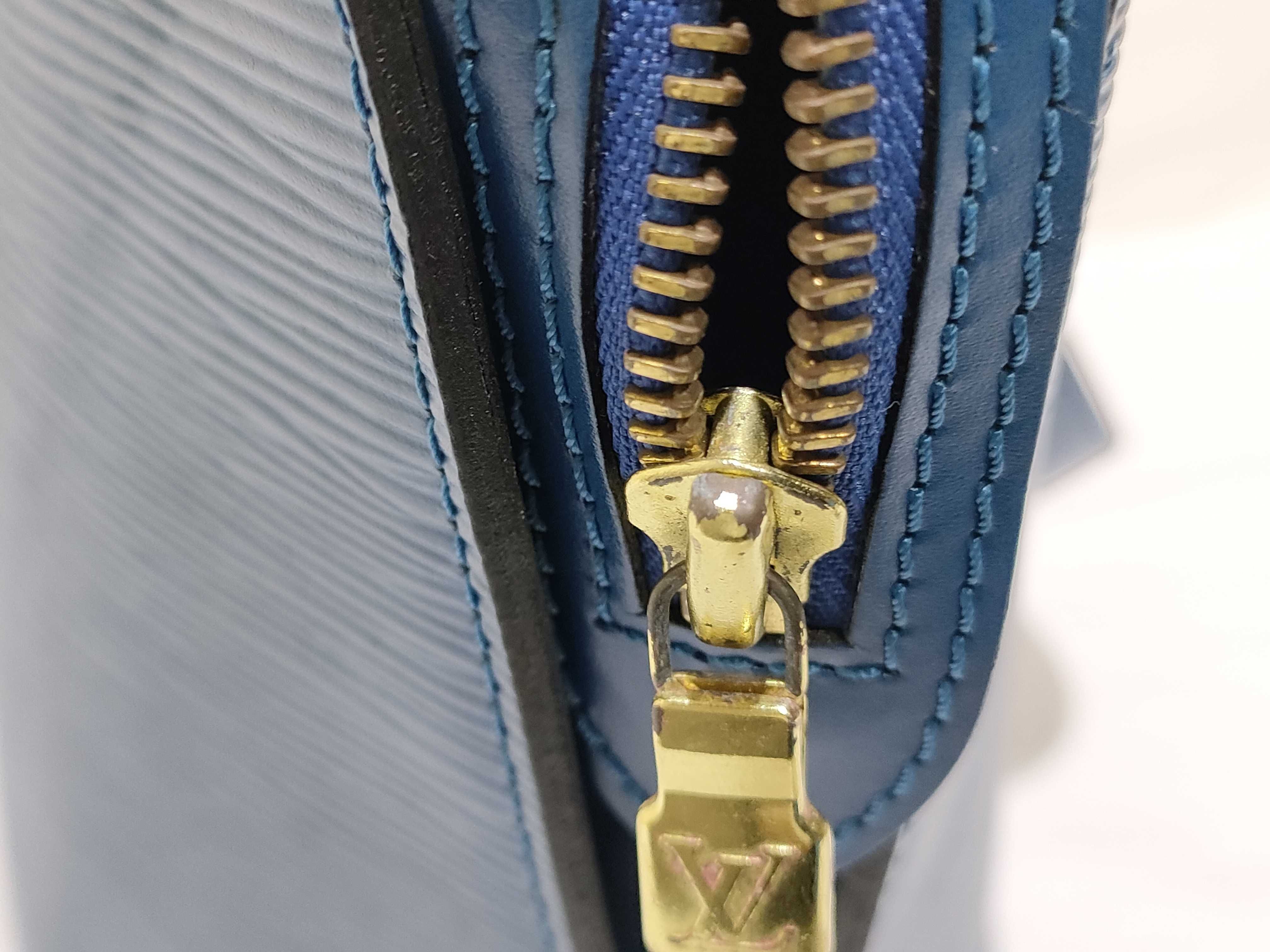Epi Louis Vuitton Saint Jacques Handbag — view 13