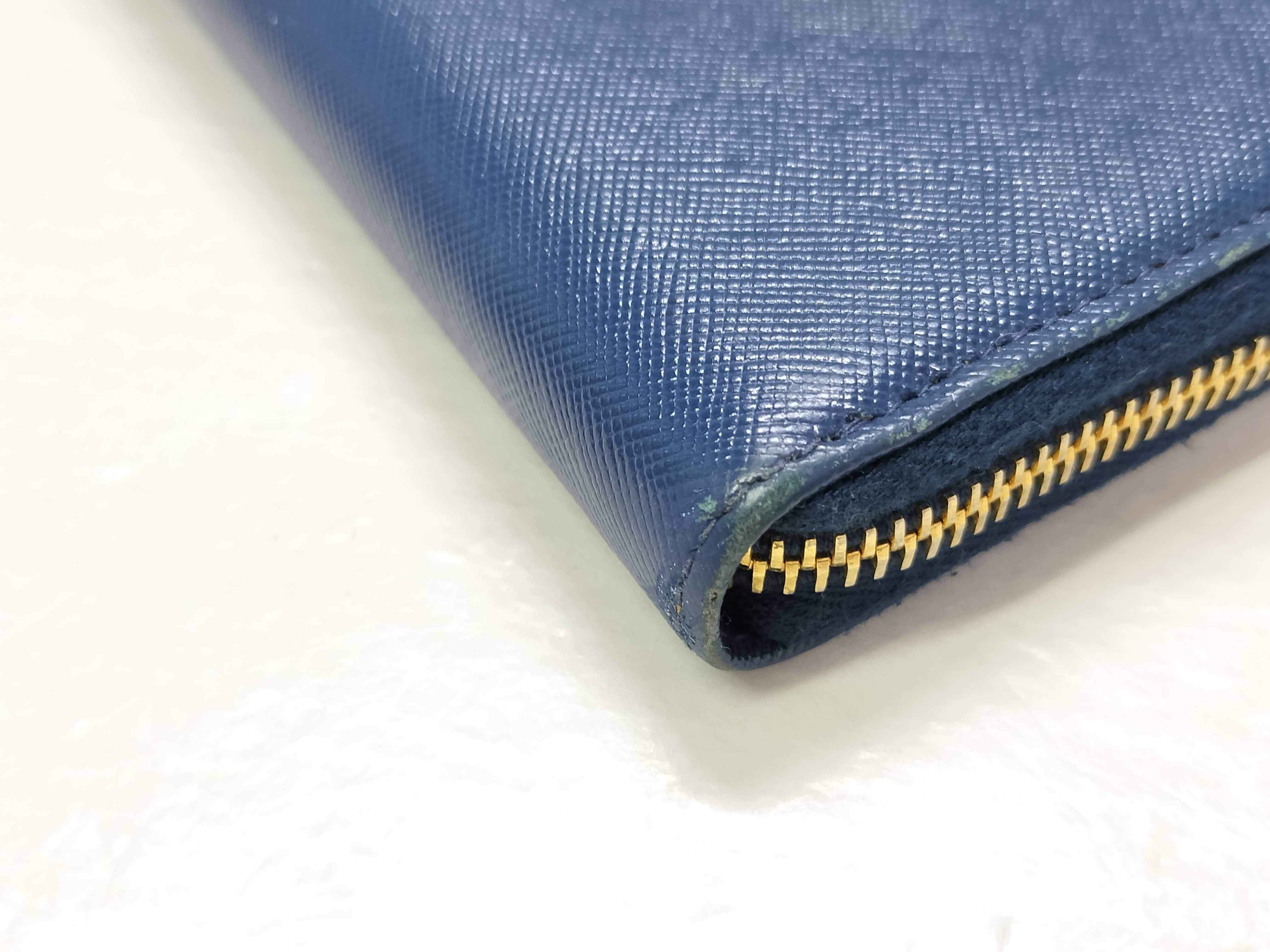 Round Zip Long Wallet Saffiano Blue Wallet — view 3