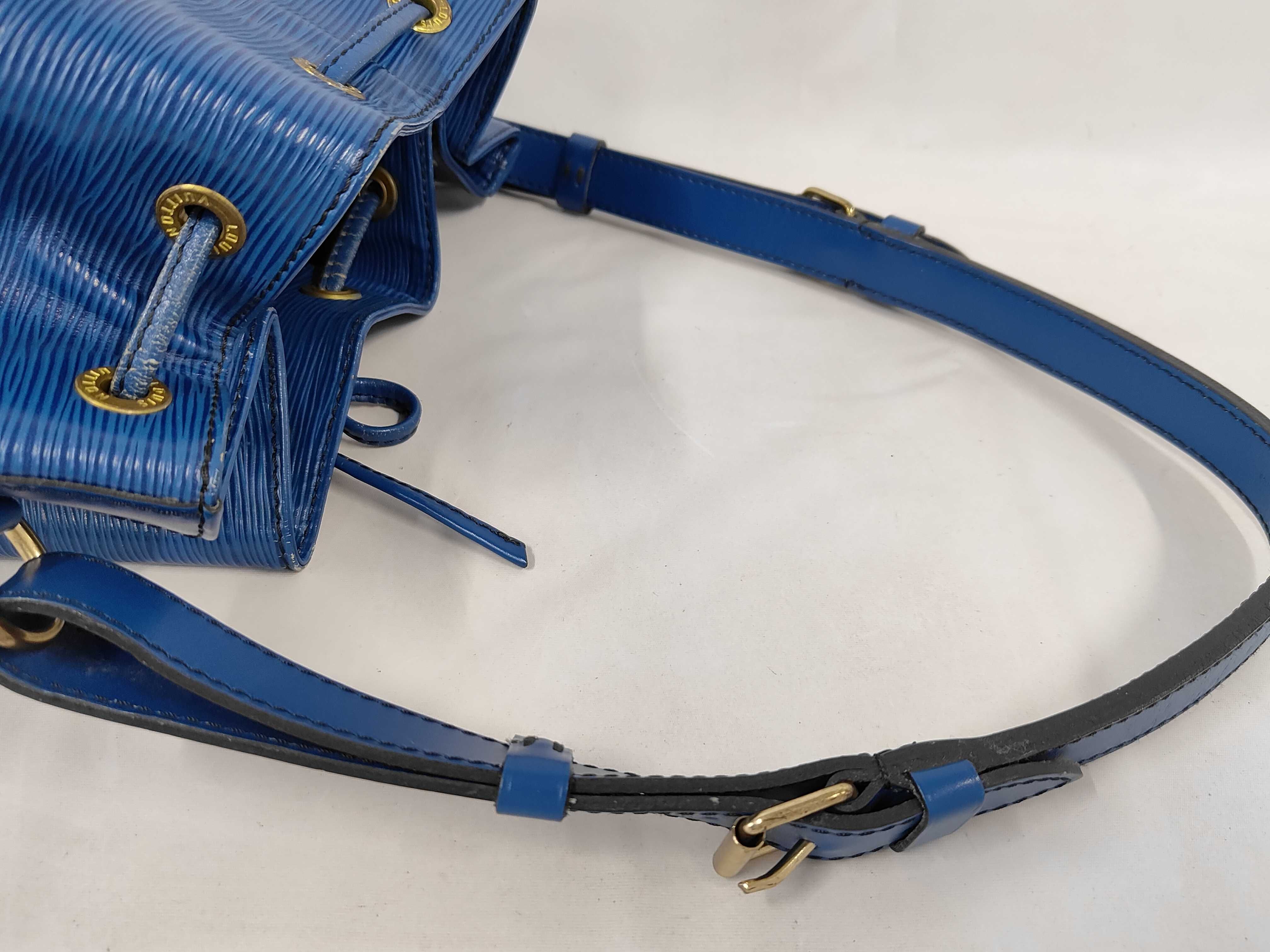 Epi Petit Noé Toledo Blue A21901 Shoulder Bag — view 6