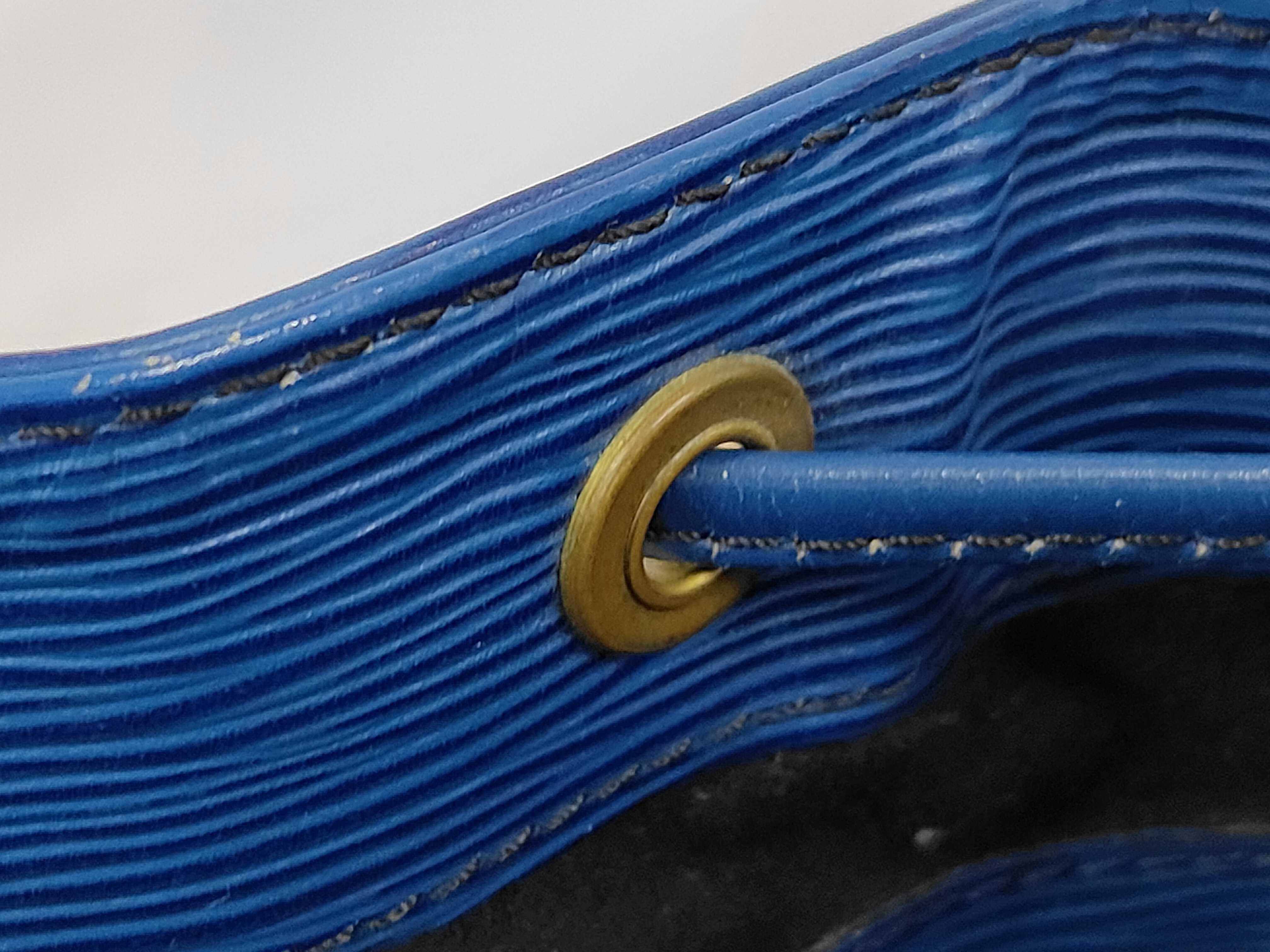 Epi Petit Noé Toledo Blue A21901 Shoulder Bag — view 9